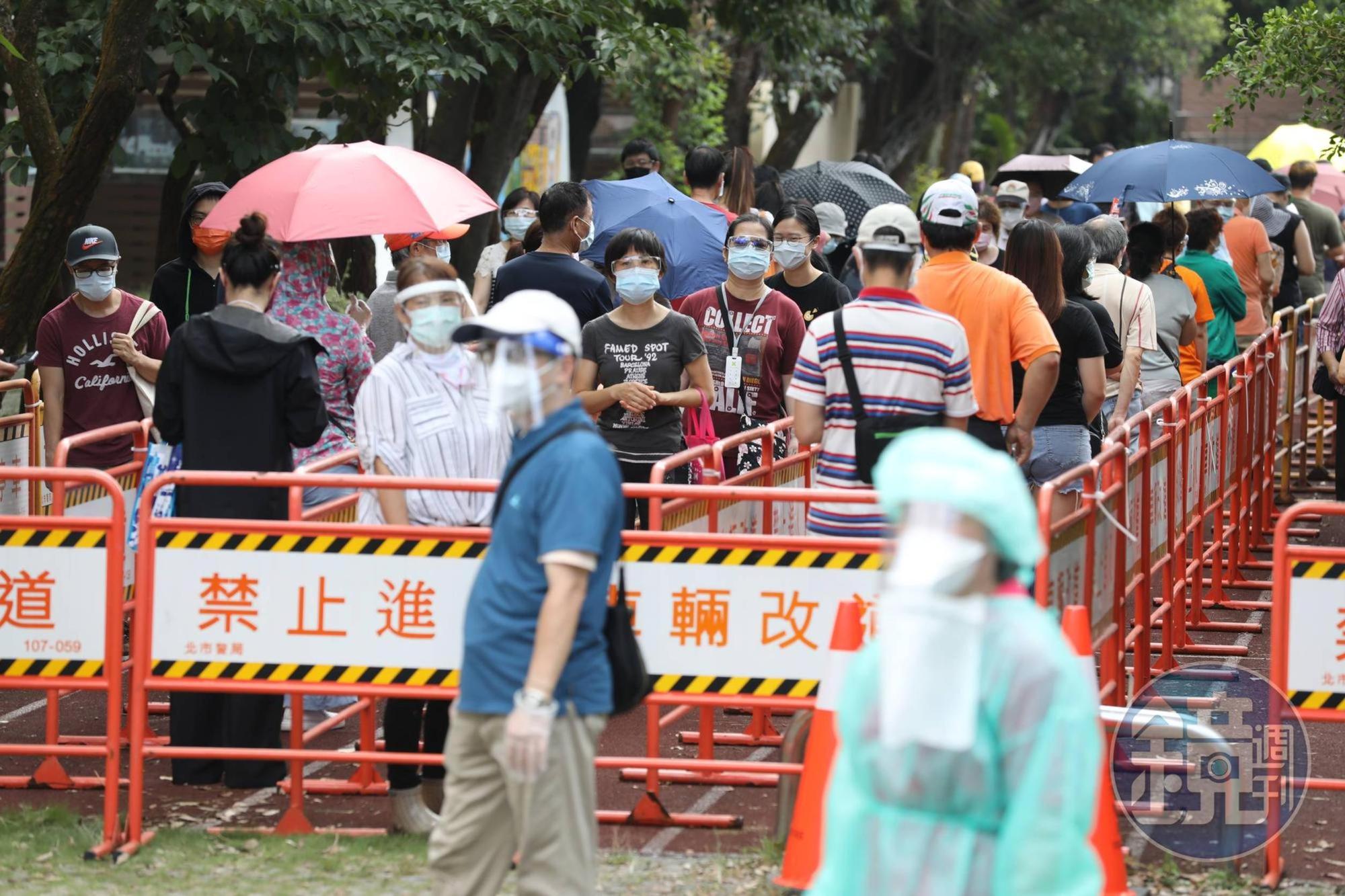 「虎林專案」截至今天早上7時收到4,138份PCR報告，2人呈現陽性反應，陽性率為0.048％。