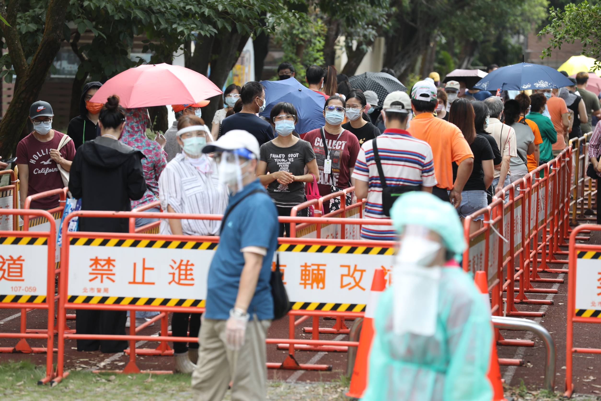 「虎林專案」截至今天早上7時收到4,138份PCR報告，2人呈現陽性反應，陽性率為0.048％。