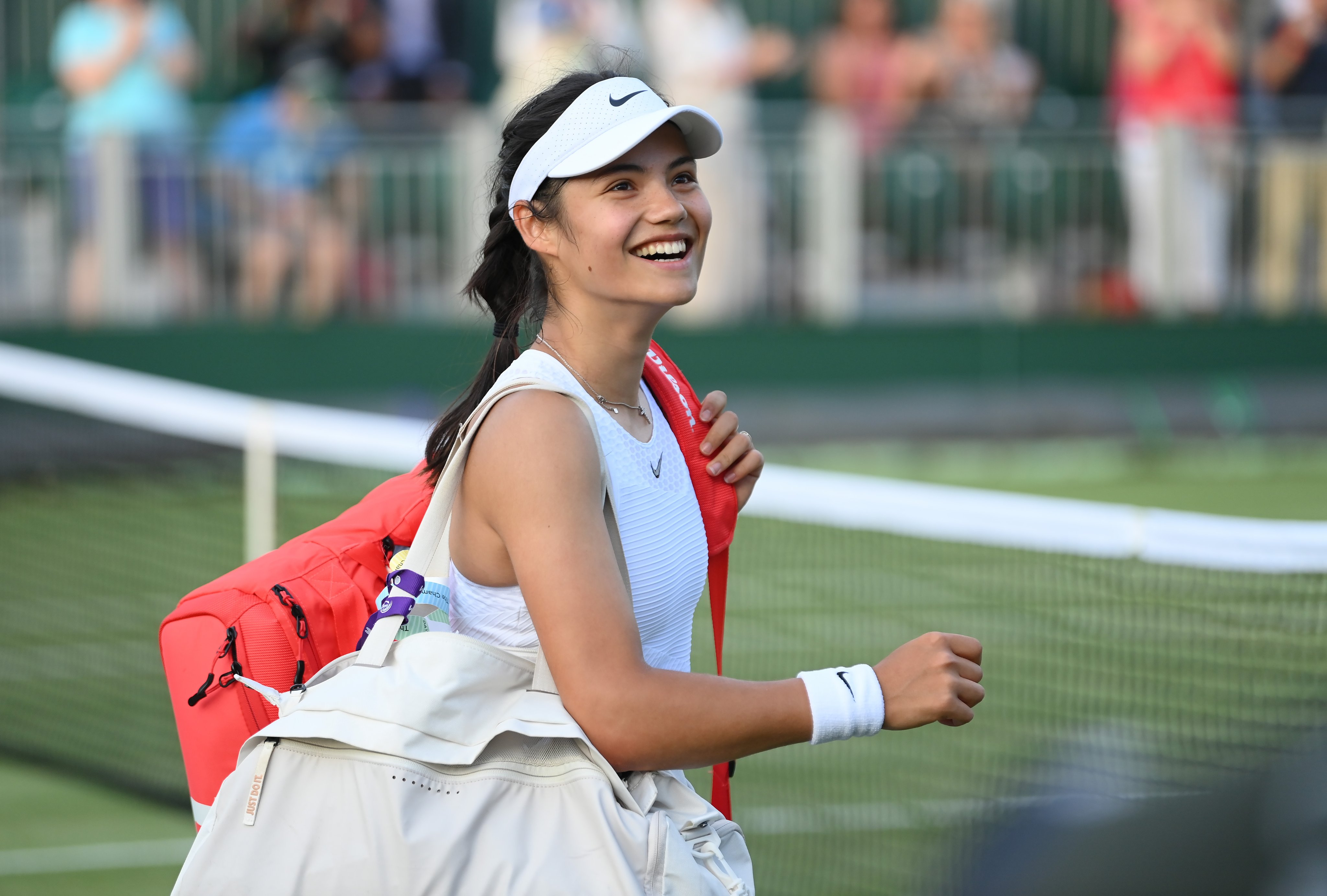 拉杜卡努以黑馬之姿勇闖溫網16強,亞洲球迷覺得她長得像歌手楊丞琳。(翻攝WTA推特)