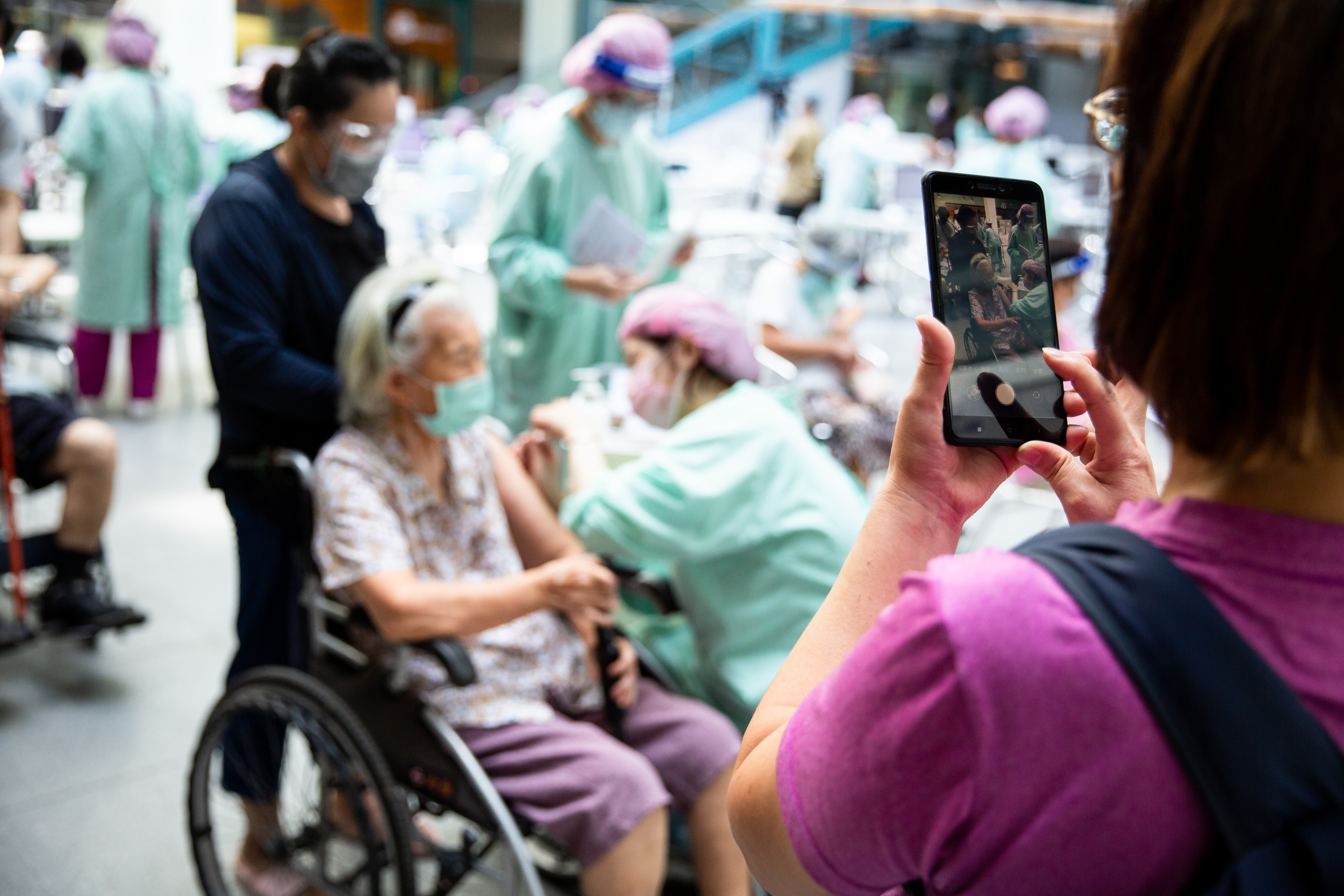 全球疫情嚴峻，普遍接種COVID-19疫苗為重大政策。（資料照）