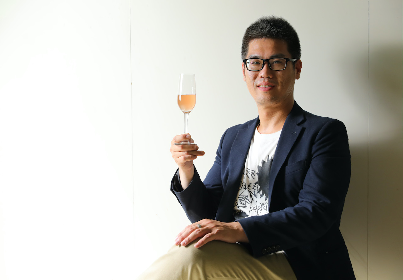 「TOAD台灣自酒發展有限公司」執行長吳宥廣（Charles）認為推動地酒有助提升農業精緻度，也讓國際酒業看得到台灣的特殊性。