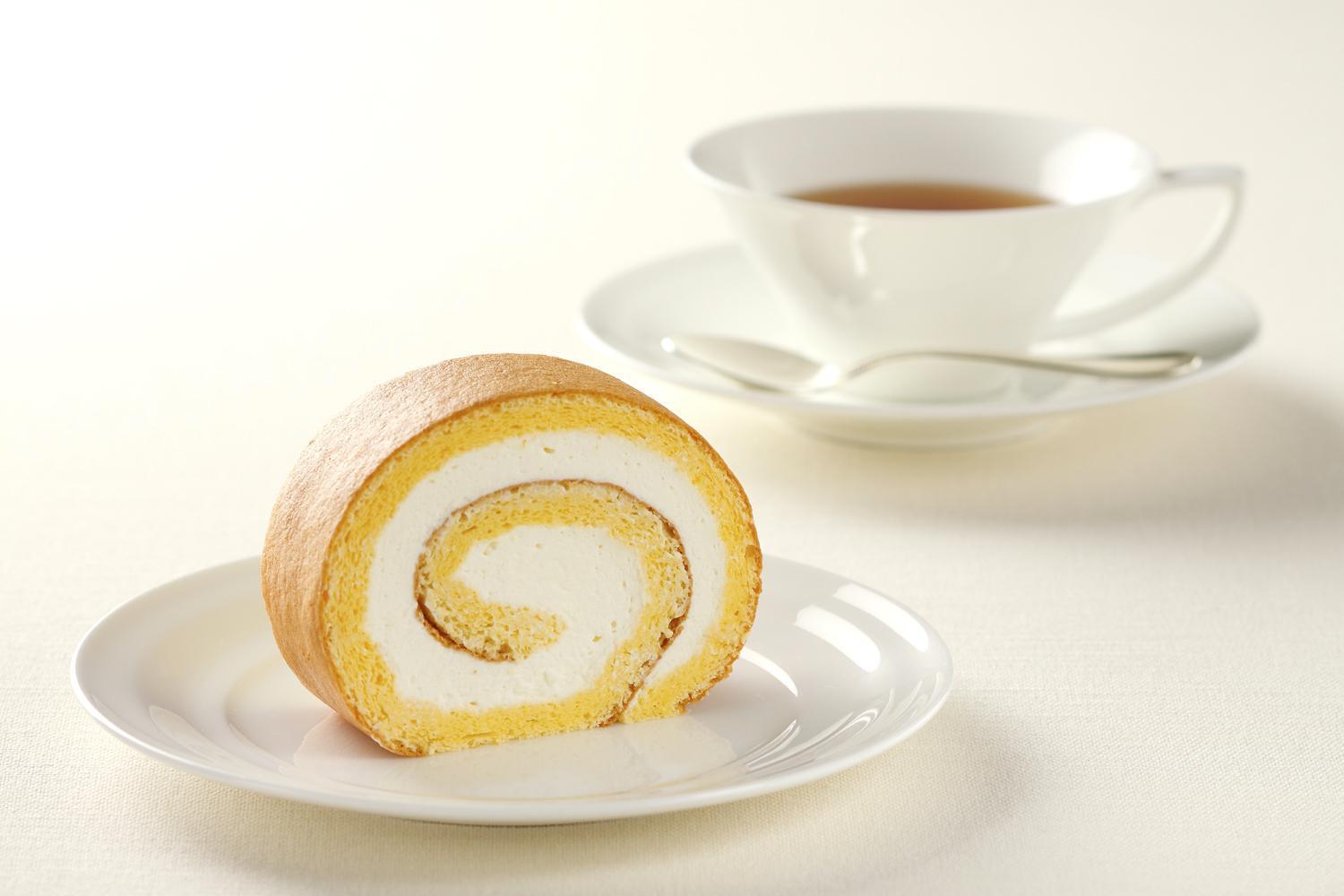 YOKU MOKU「南青山生乳捲」鮮奶油細滑、使用大量牛奶及蛋白製成的舒芙蕾蛋糕體，口感濕潤綿密。（Yoku Moku提供）
