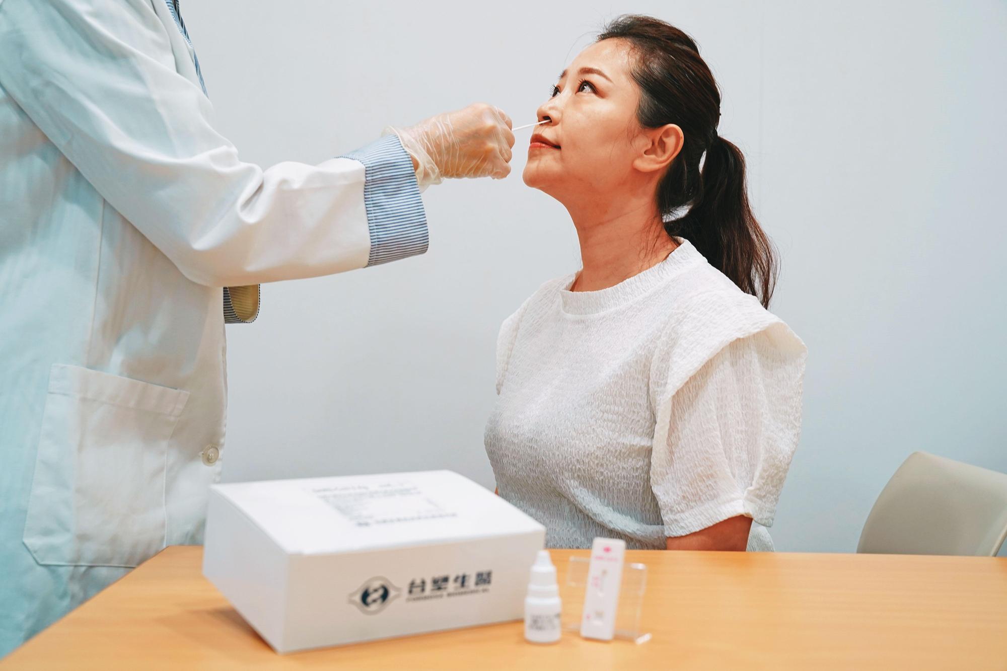 疫情爆發後,台塑生醫全力投入檢驗、快篩試劑開發。(台塑生醫提供)