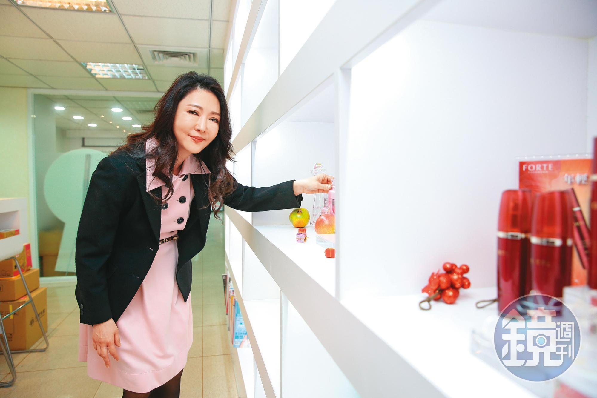 王瑞瑜除了發展清潔用品及美容保養事業,近年也投入新藥開發。
