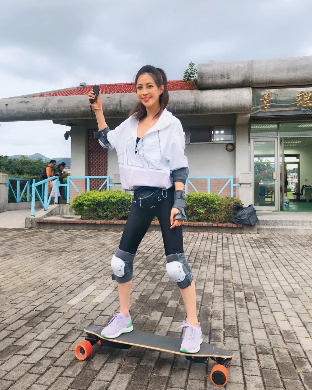 Bebe曾被目擊開著潘瑋柏的保時捷休旅車出門、捧場潘瑋柏的演唱會以及見習婚禮,但男方僅認「從小一起長大的朋友」。(翻攝自natalie_bex2 IG)