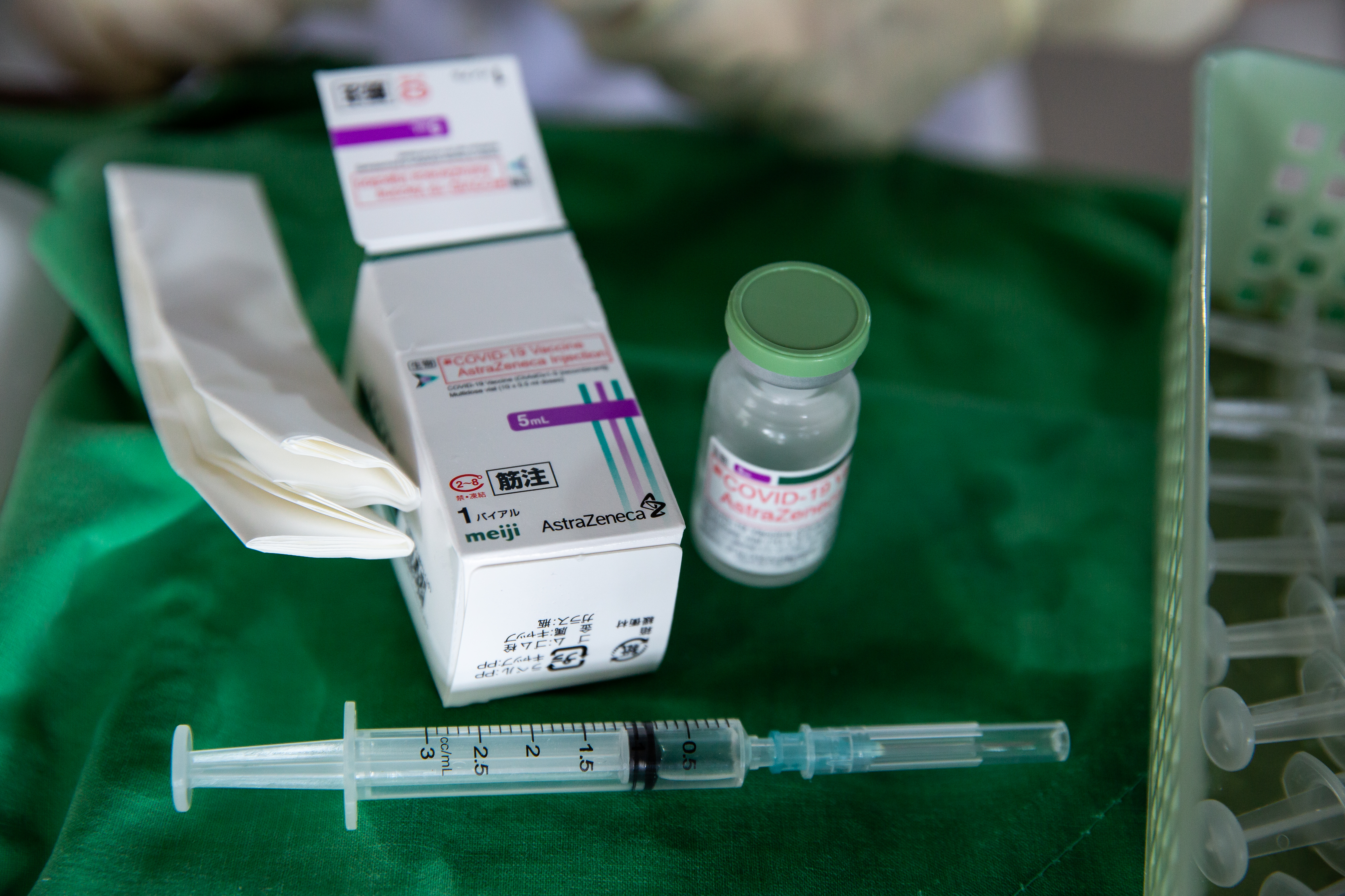 日本第二波提供的113萬劑AZ疫苗，將於今天下午送達台灣；圖為日本上月贈台的AZ疫苗。（本刊資料照）
