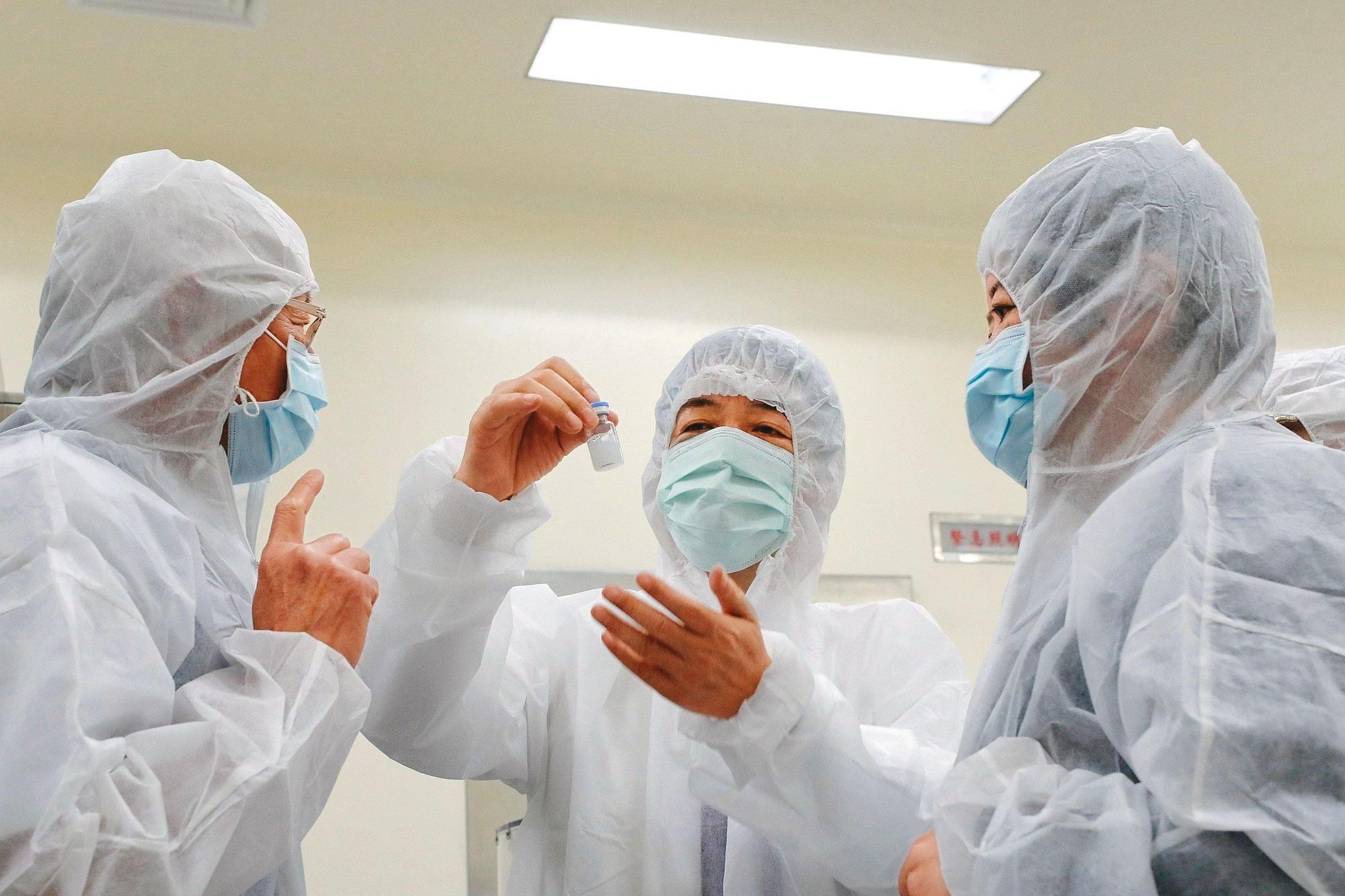 聯亞相當受到政府重視，日前副總統賴清德還親赴公司緊盯疫苗生產進度。（總統府Flickr）