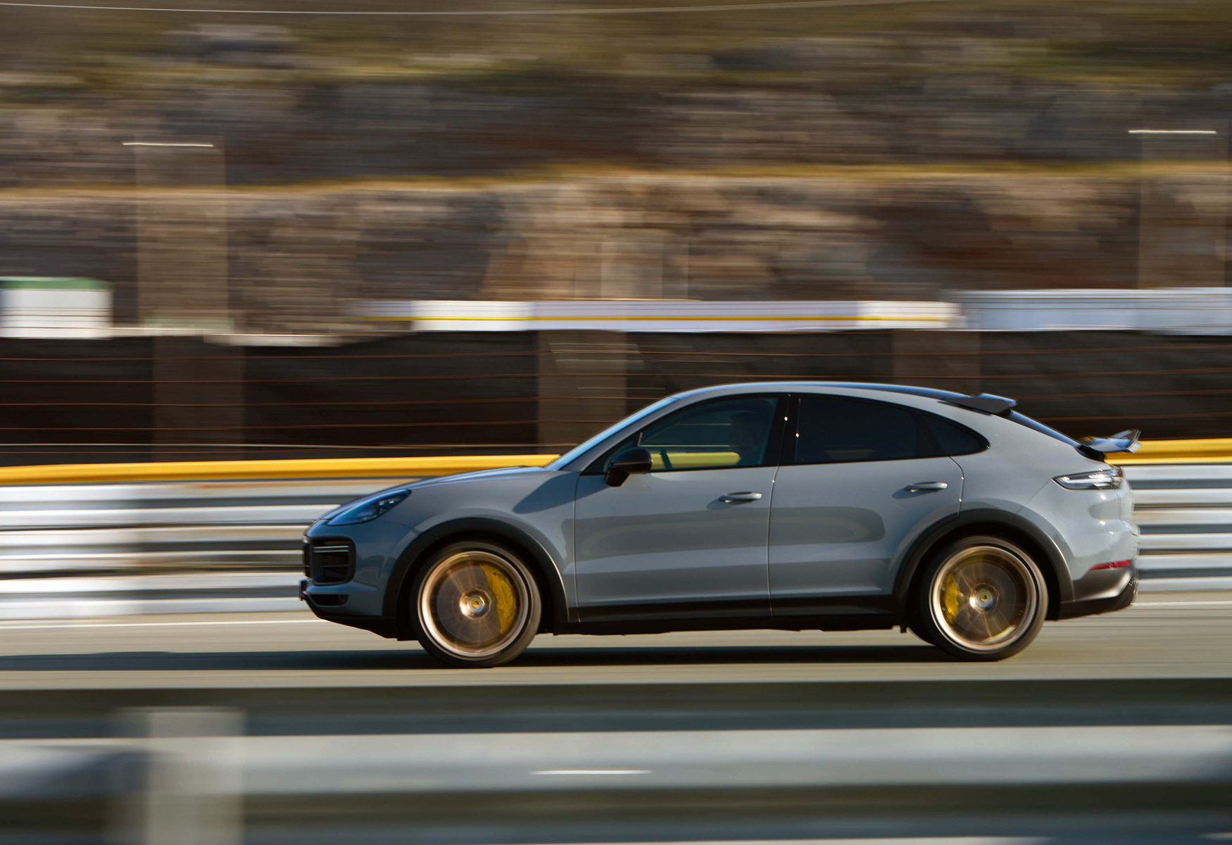 【新車登場】跑旅戰將！PORSCHE Cayenne Turbo GT