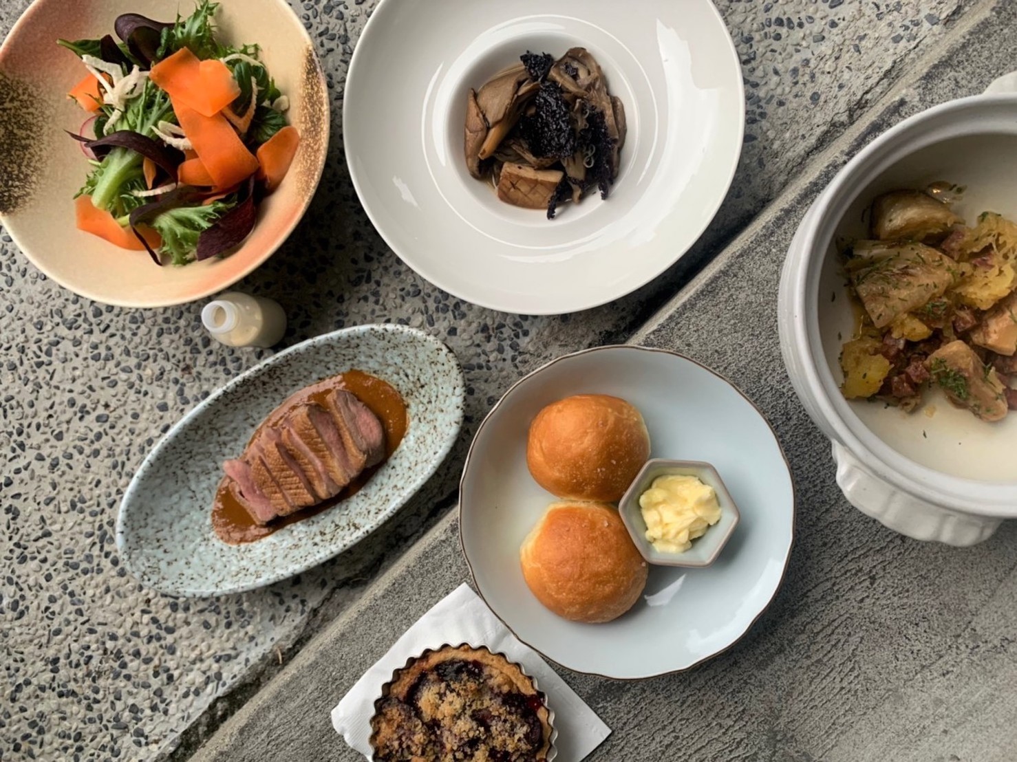 「在家 GĒN 著吃」meal kit設計一日三餐10道菜，在家自煮享受做菜過程。（3,000元／套）（Gēn Creative提供）