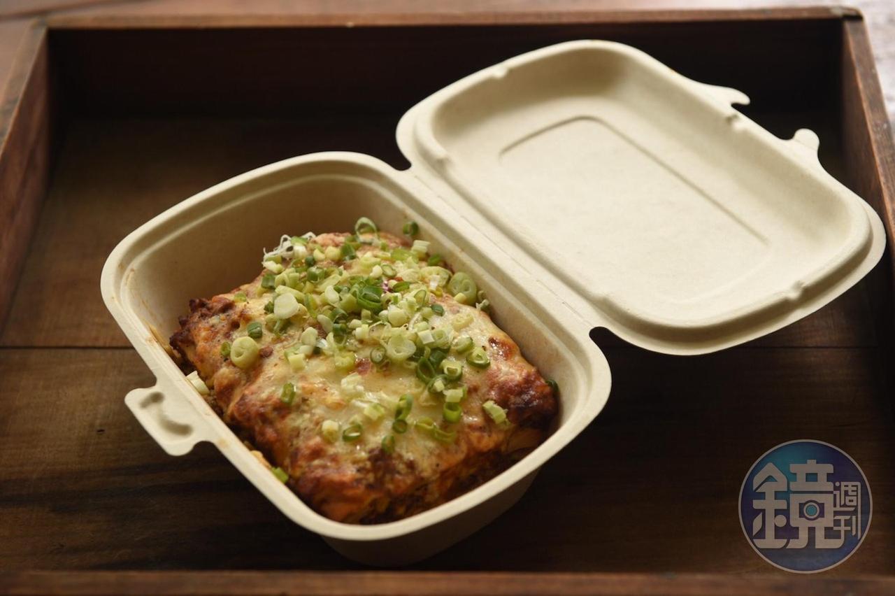 打開「麻婆豆腐千層麵」餐盒,中菜專屬的香氣已溢散。