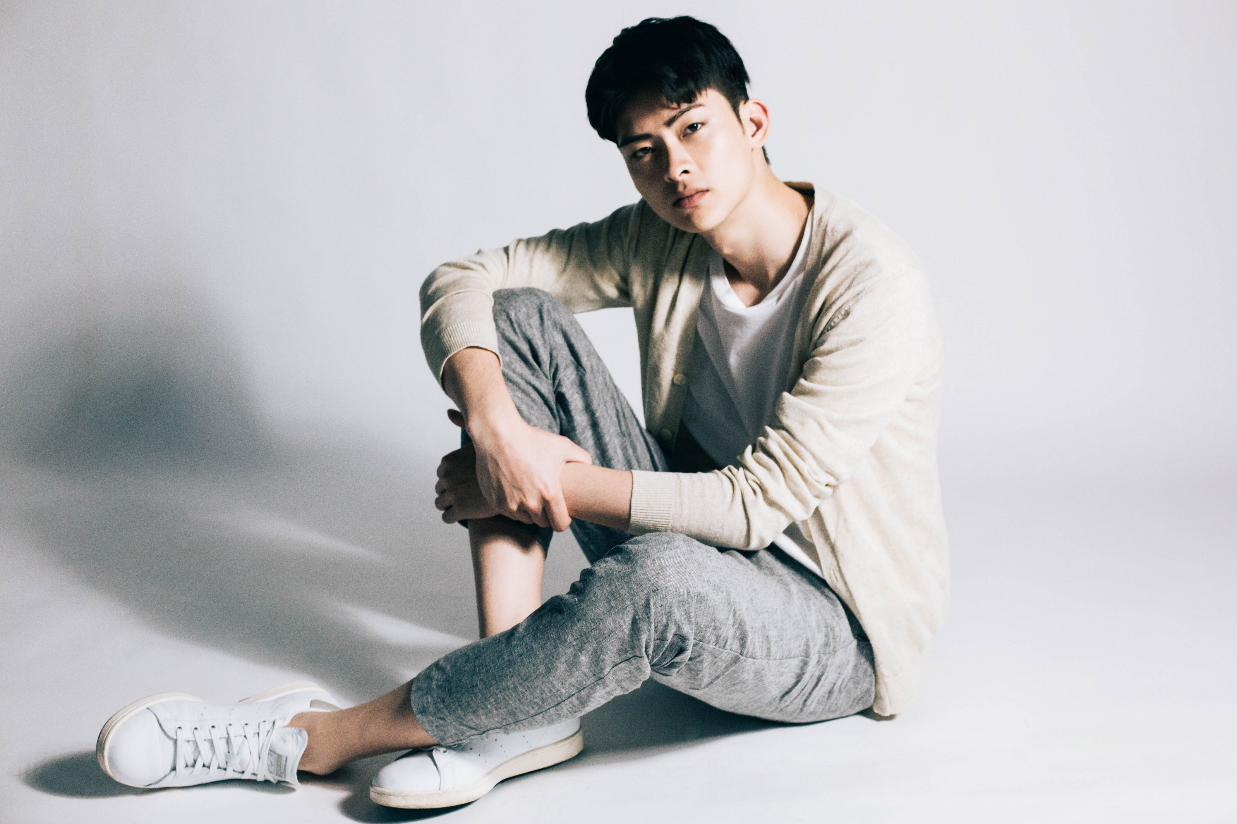 濃眉大眼的王庭勻，五官眉宇之間頗有韓星徐仁國的韻味。（凱渥提供）