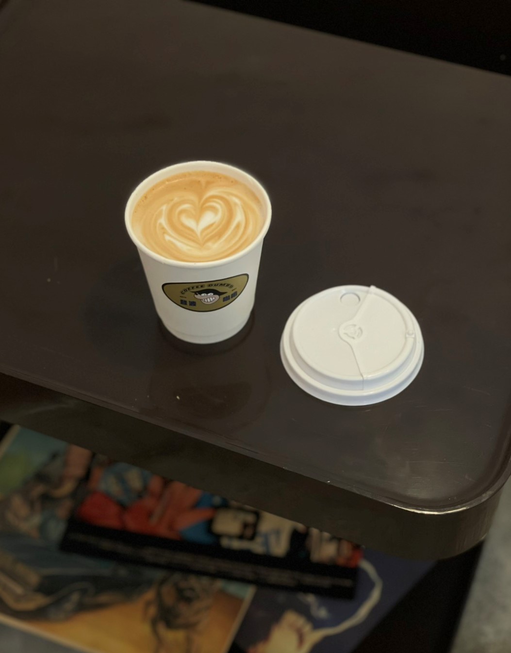 奶香豐厚的經典熱拿鐵。（100元／杯）（登波咖啡coffee dumbo提供）