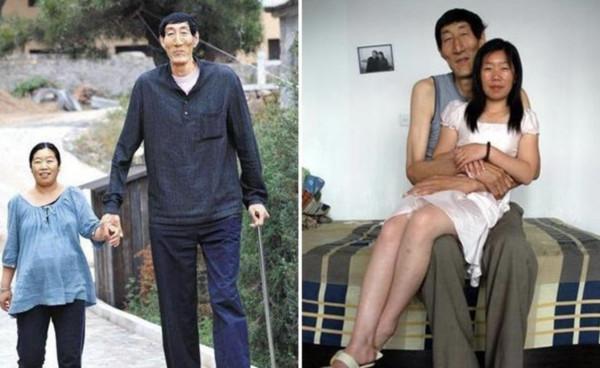 236cm世界第一巨人鮑喜順，57歲當爸。（翻攝自微薄）