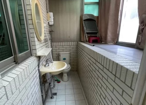 租屋網站一間「雙贏推薦學生套房」，引發網友熱烈討論。（翻攝自591租屋網）