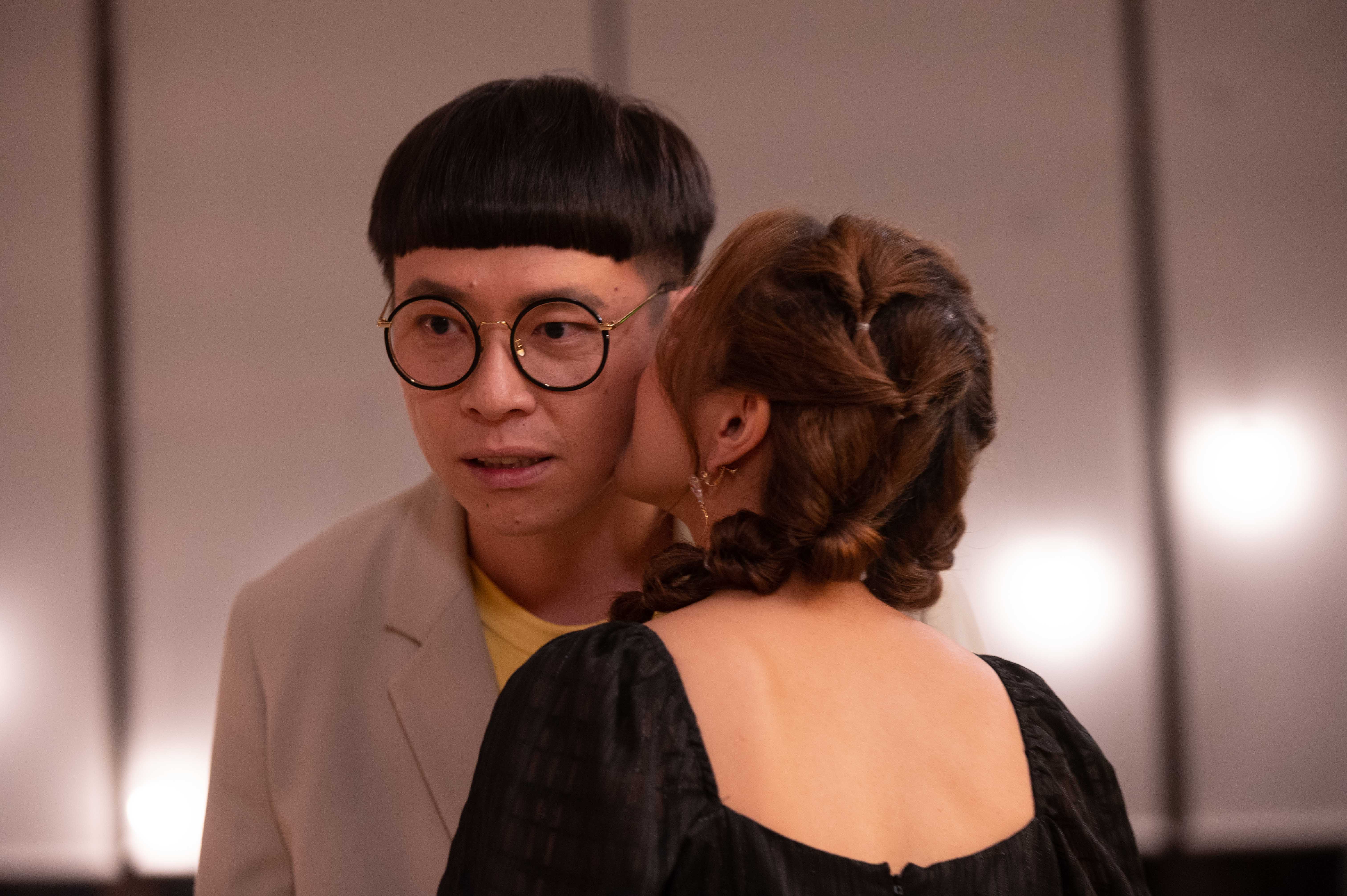 游小白遭許凱希獻吻。（tvbs提供）