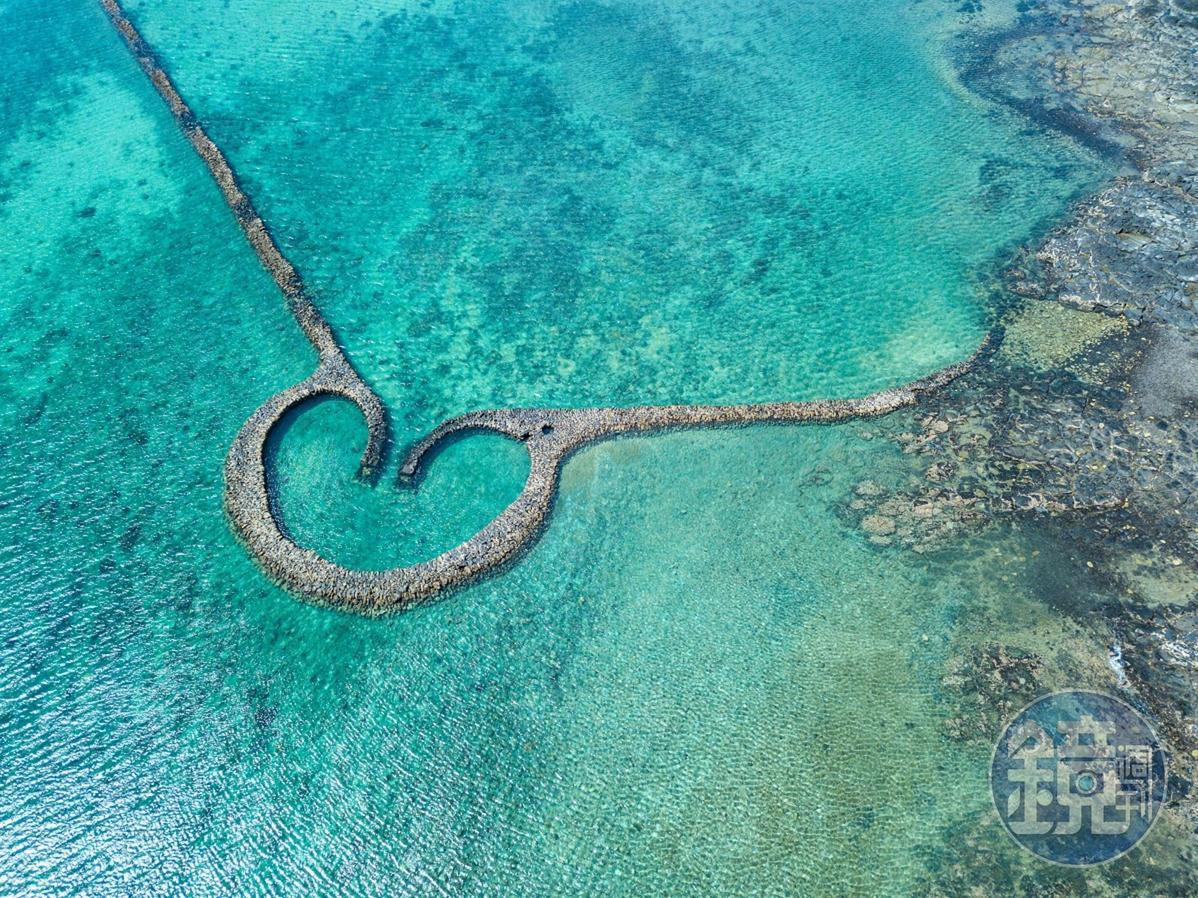 澎湖這兩年的著名地標「虎目滬」,比七美雙心石滬更好抵達。(葉琳喬攝)