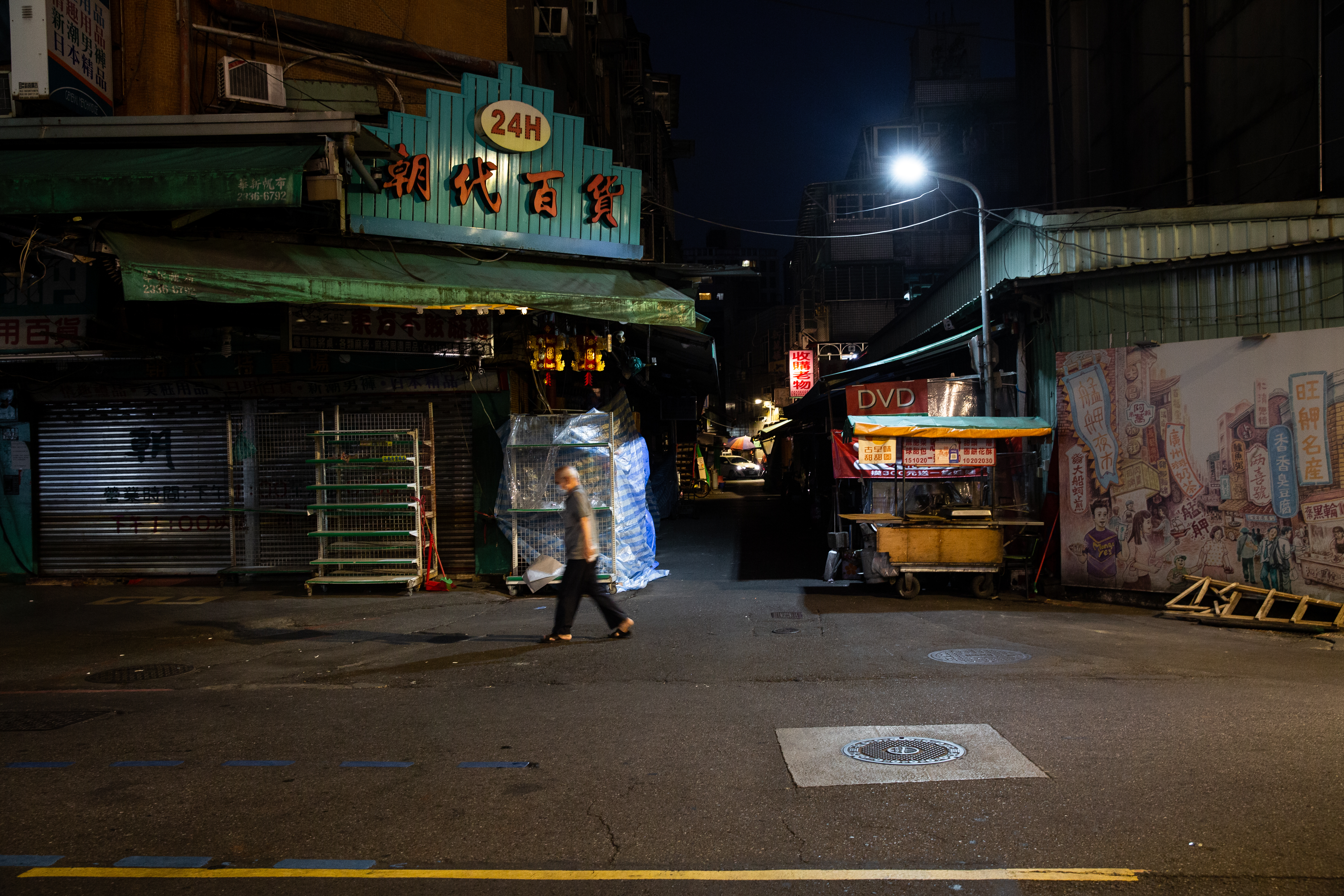 打工族群受到疫情影響，勞動部今放寬申請補貼的資格，凡是4月份任1日有參加就業保險者即可。（本刊資料照）