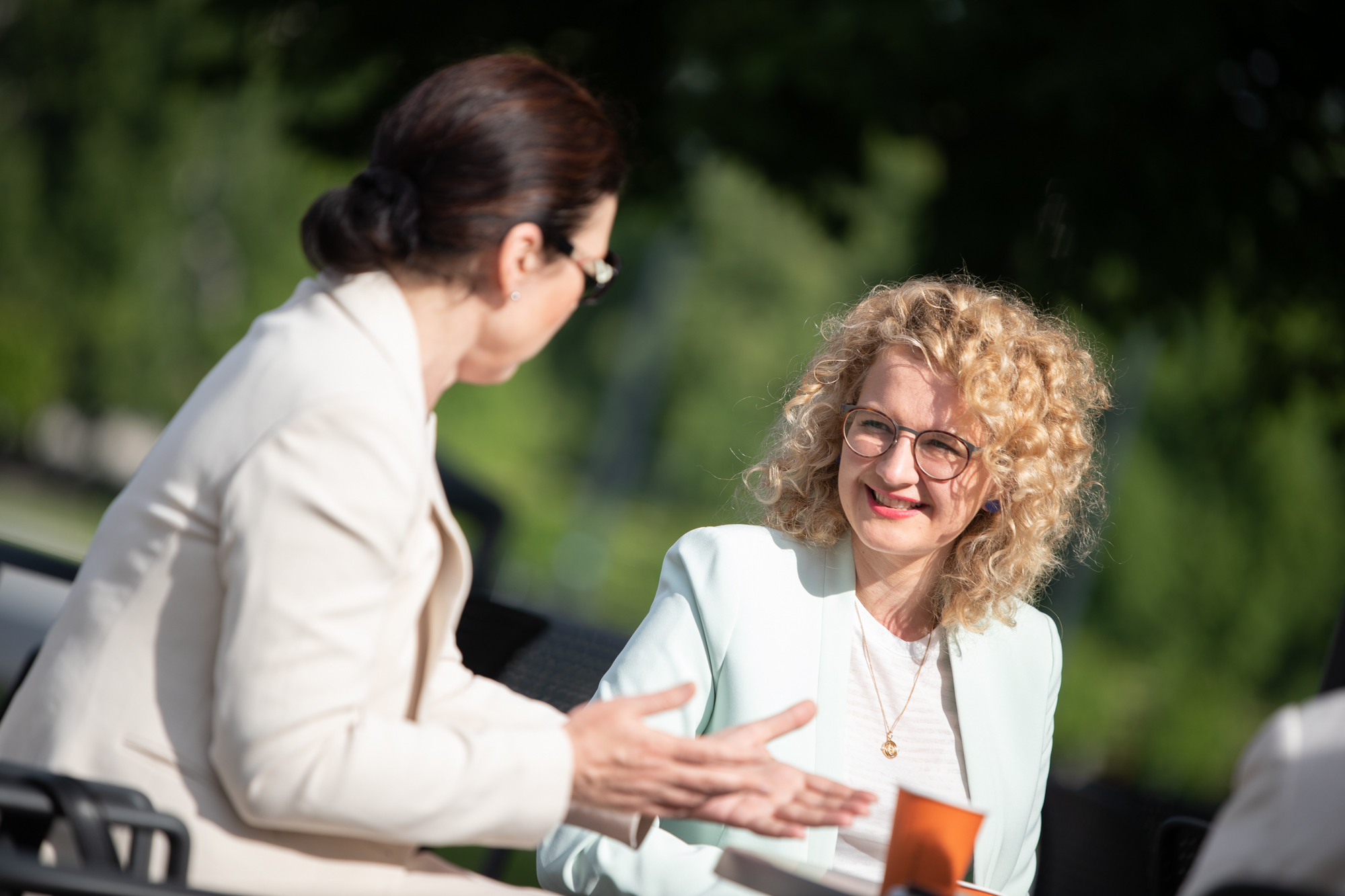 立陶宛經濟部長阿爾莫奈特透露,預計今年10月或11月在台灣成立辦事處。(翻攝自Věra Jourová推特)