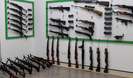 天道盟太陽會吳桐潭所創立的「虎牌殺手」，就是於柬埔寨訓練，因為當地軍事動亂多，槍枝也多。（翻攝自網路）