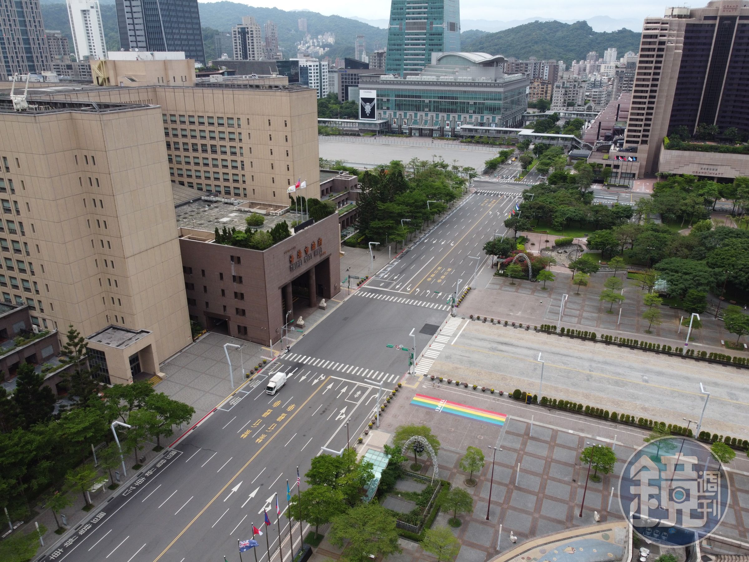 全國三級警戒擬延長實施兩週，但指揮中心預計仍會放鬆相關指引；圖為三級警戒實施初期的台北市街景。（讀者提供）