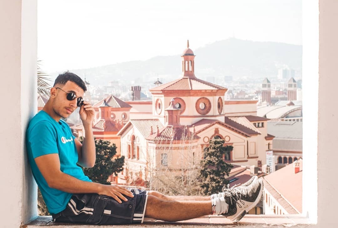 歐瑪馬吉德透過拍攝惡作劇影片，換取成千上萬的流量。（翻攝歐瑪馬吉德IG）