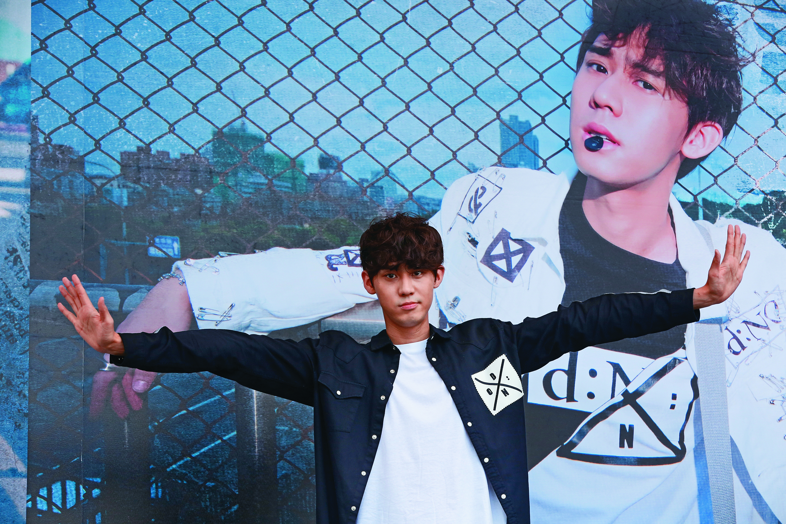 一直給人現代又時尚感的李玉璽，一腳跨入充滿許多台灣在地元素的戲劇《神之鄉》，讓人充滿好奇。