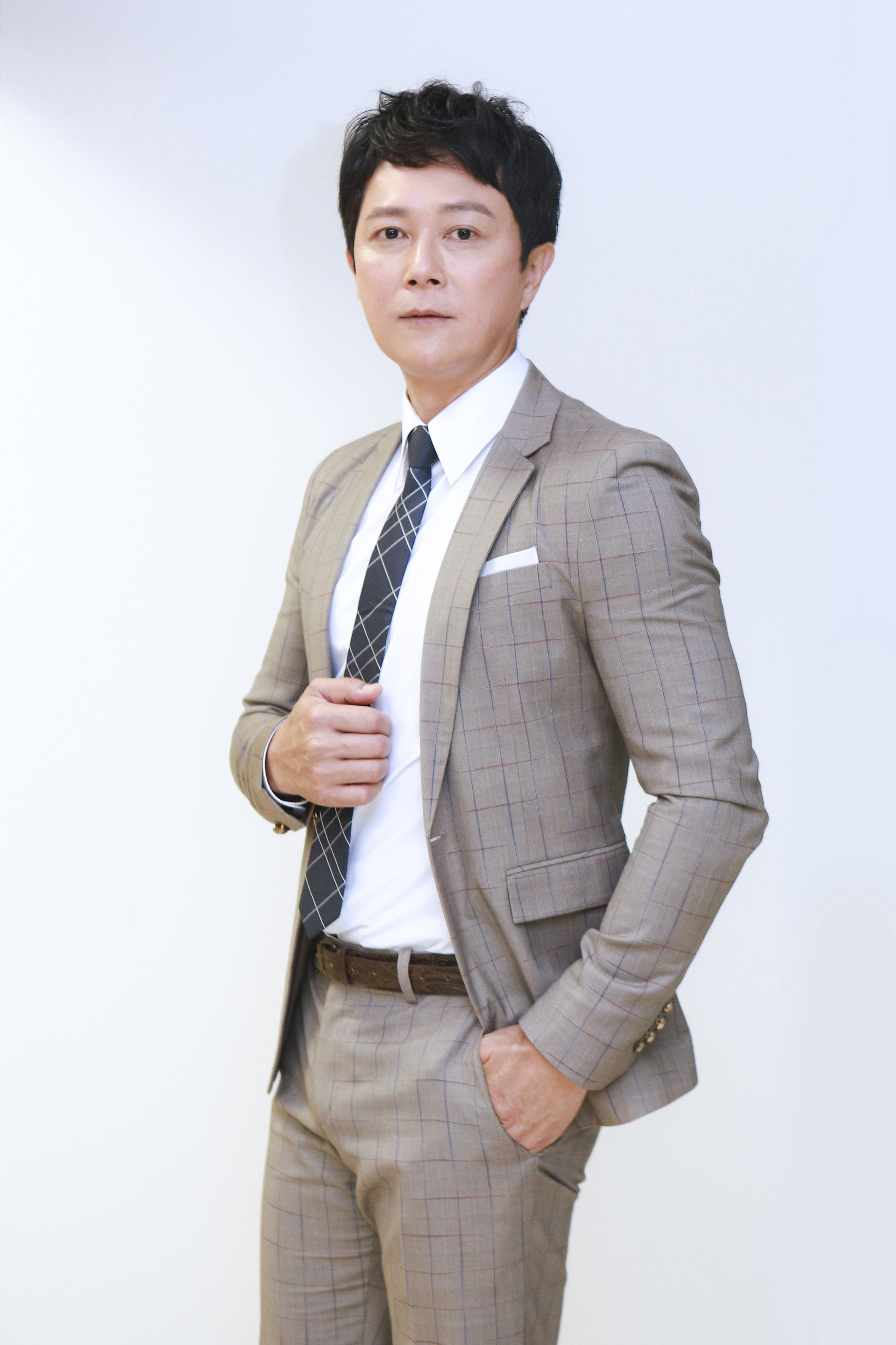 王燦全新造型加入劇組。(民視提供)