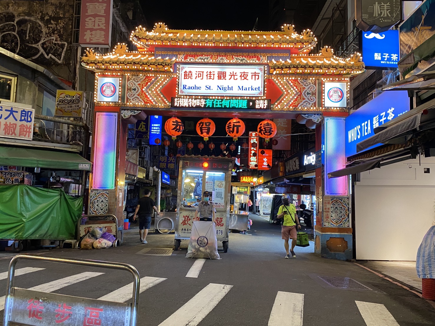 指揮中心今日宣布夜市營業相關規範。圖為疫情下的饒河夜市。（本刊資料照）