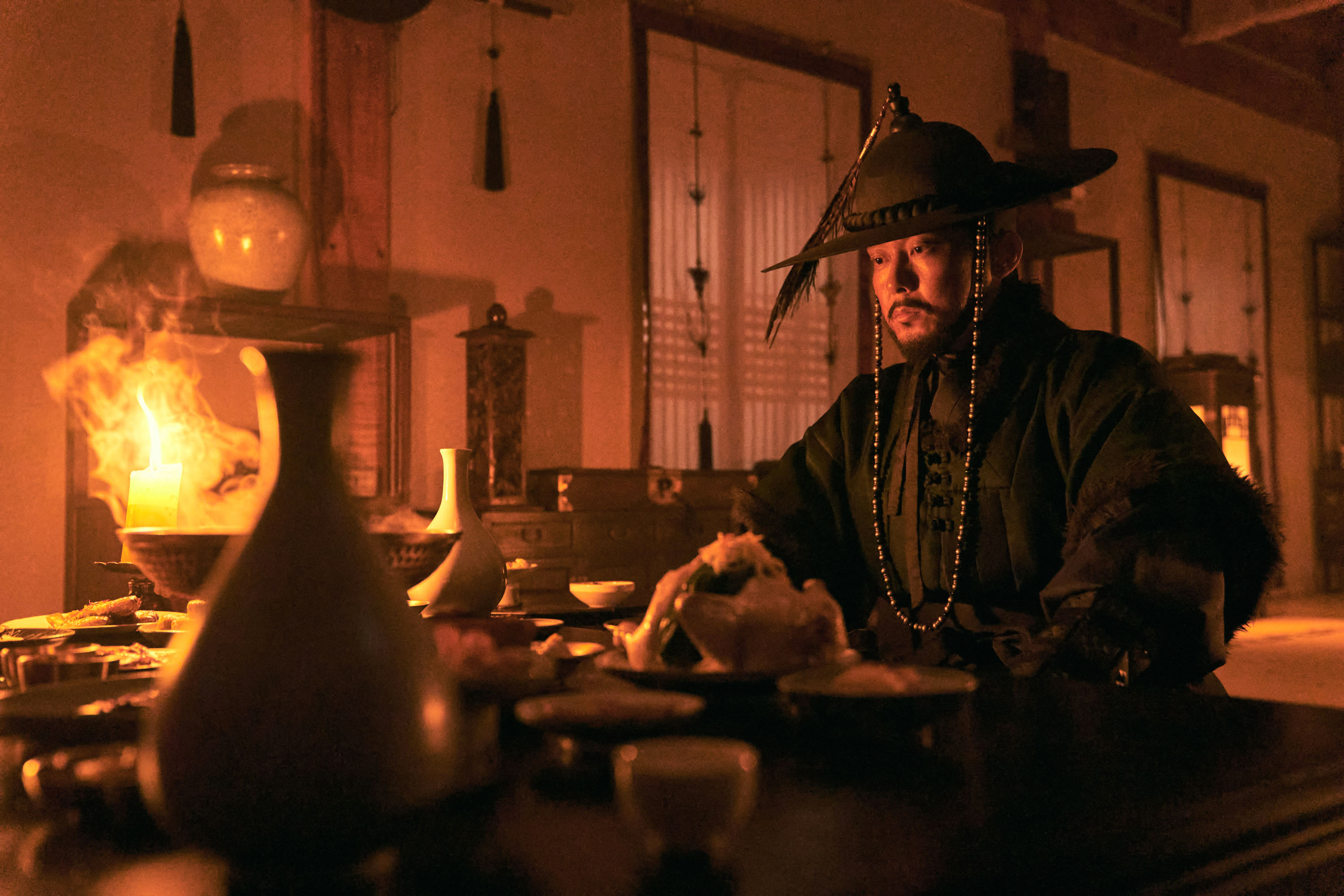 全智賢為了復仇而投靠朴秉恩。（Netflix提供）