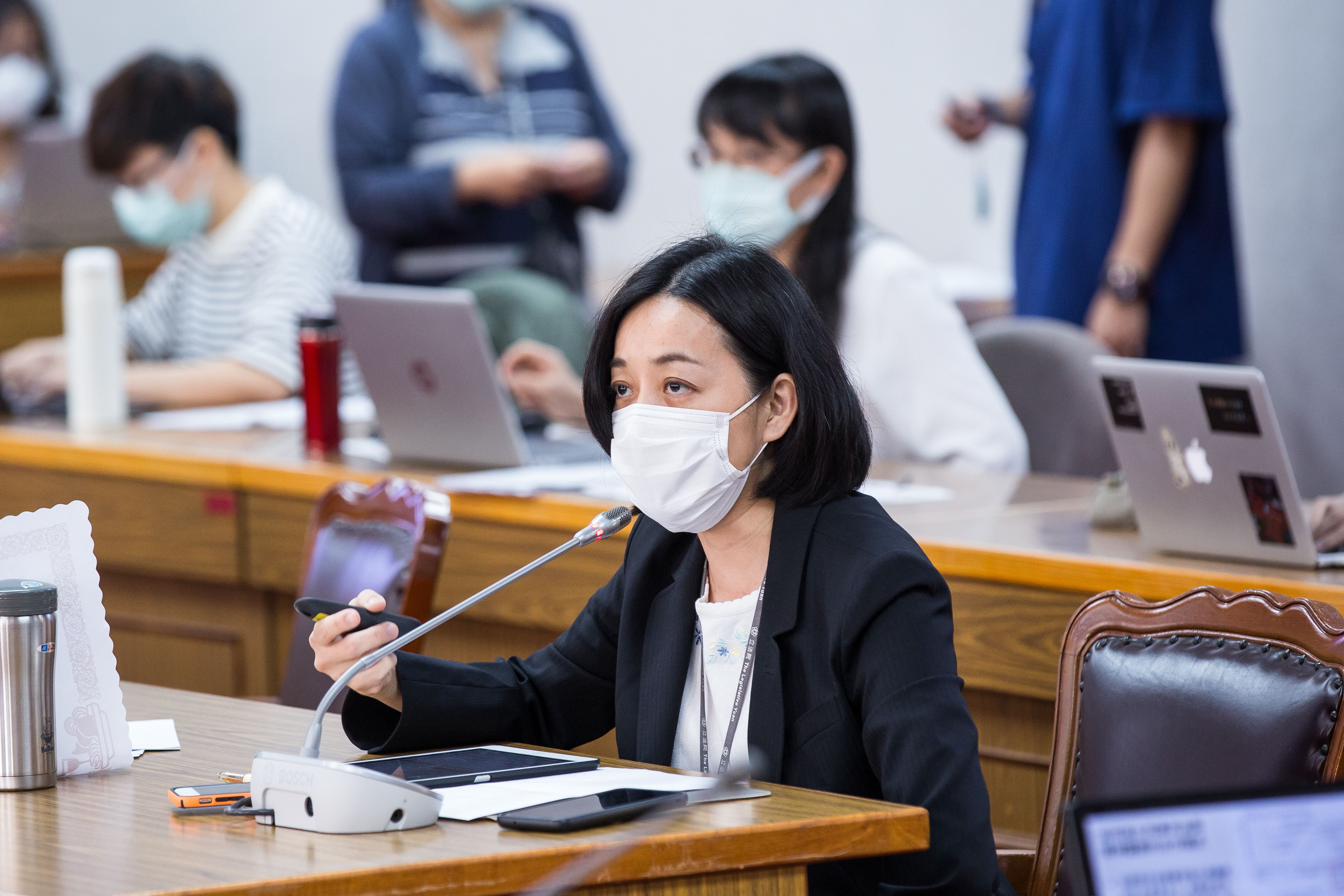 立委王婉諭認為,被開放「微解封」的行業和場所,各自不同的規範不僅複雜,反而更容易讓民眾感到混亂。(本刊資料照)