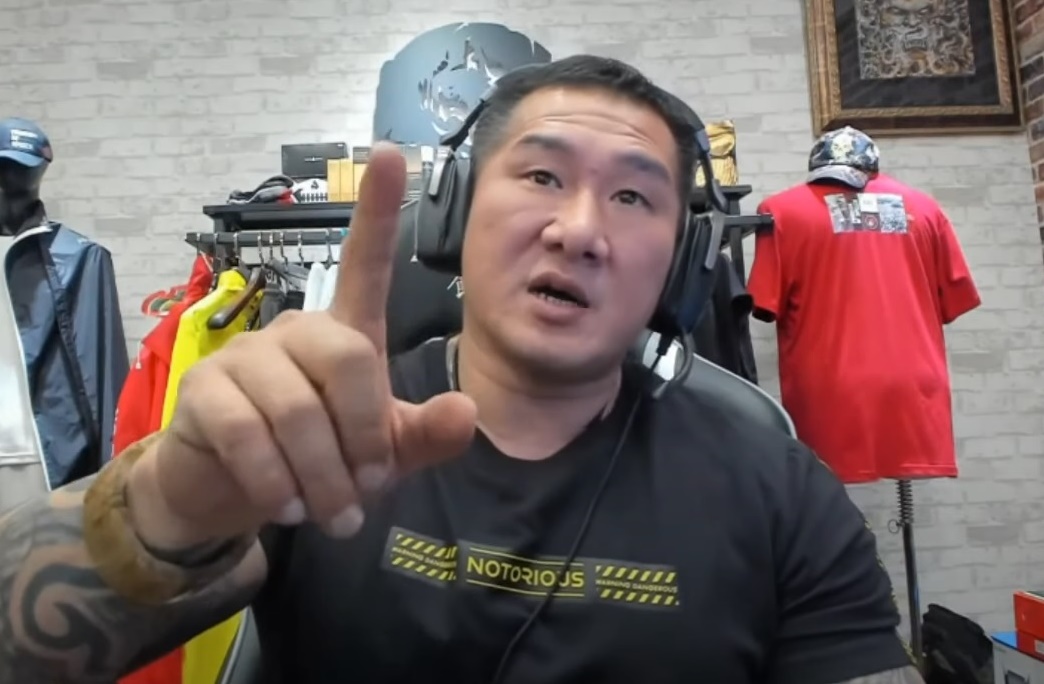 館長認為禁止混用「個人運動器具」，將使健身房無法營業。（翻攝自飆悍館長YouTube頻道）