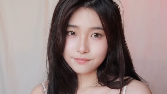 一一只是黑貓改變完成後，很有校花感。（翻攝自一一只是黑貓抖音）
