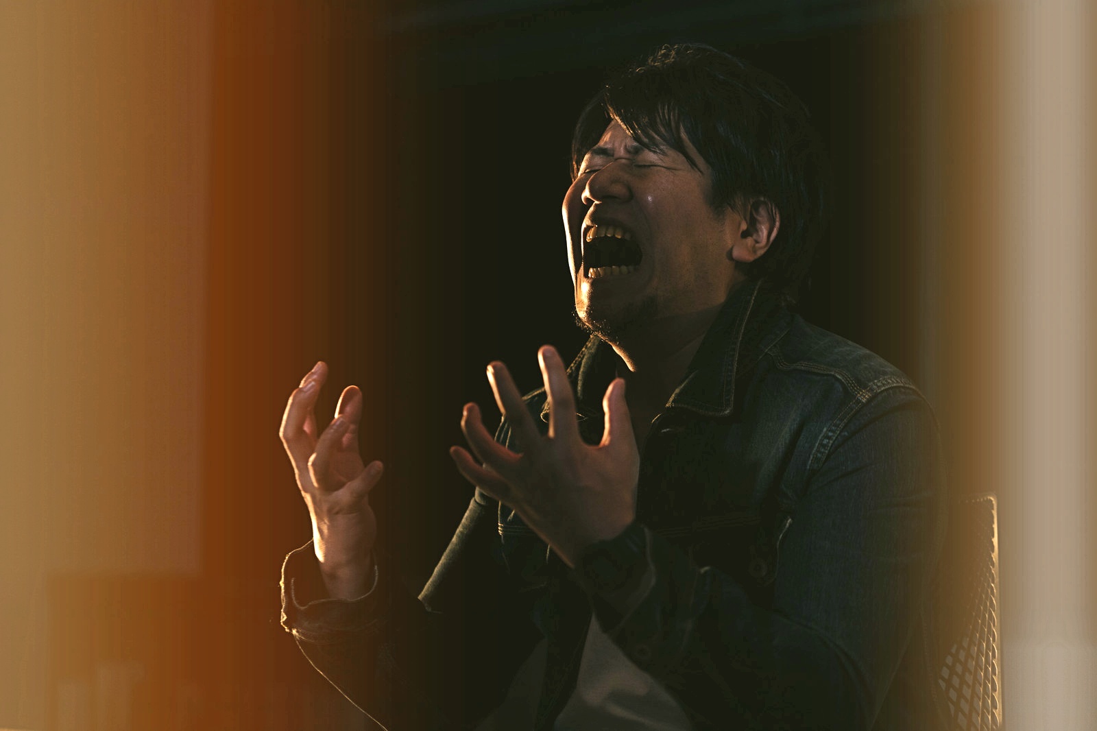 妻子的家人輪流來家中借住，且一住就是6年，讓原PO徹底崩潰。（示意圖，pakutaso）