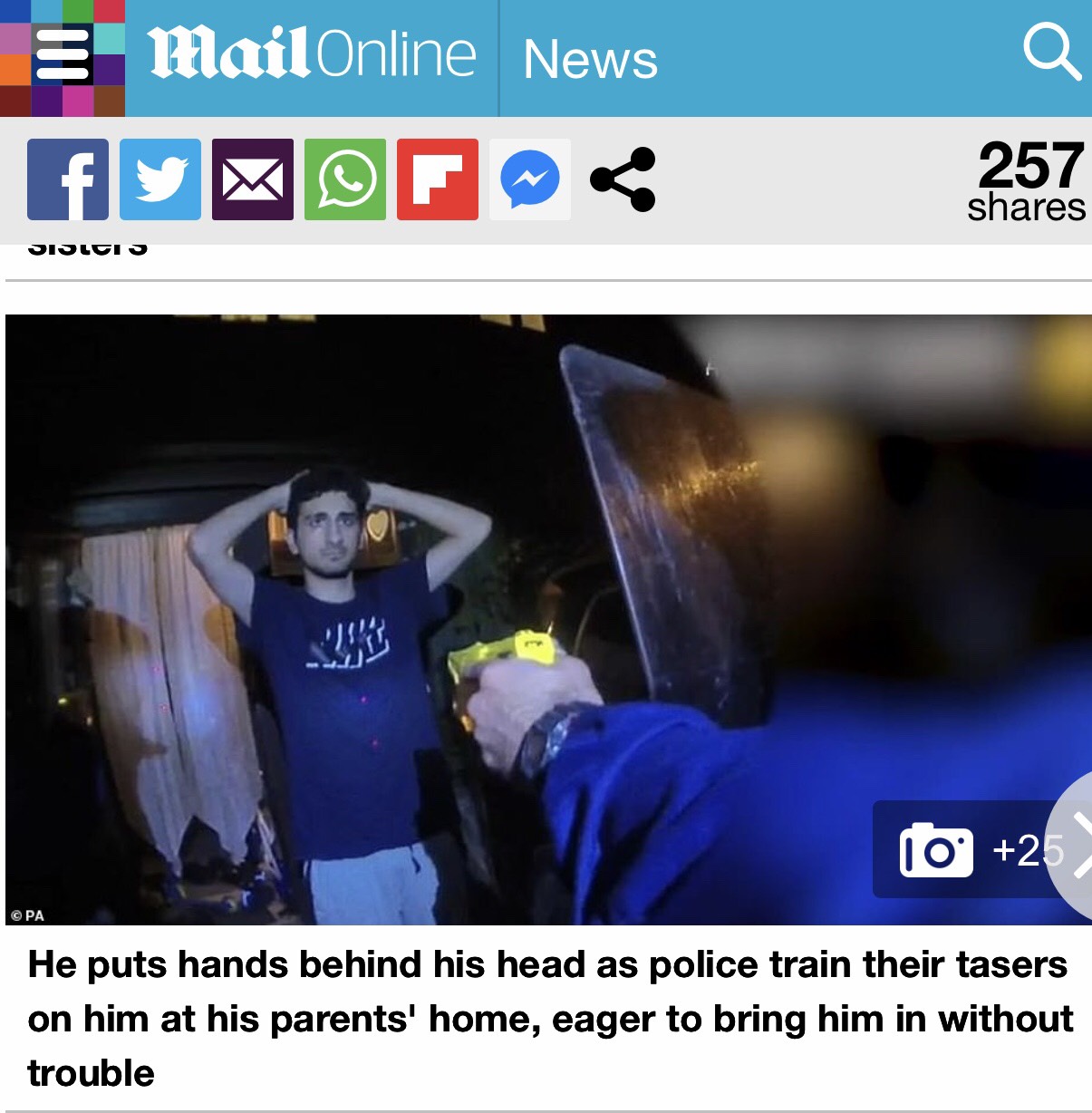 丹尼爾在自家遭到警方逮補。(翻攝《每日郵報》Mail Online)