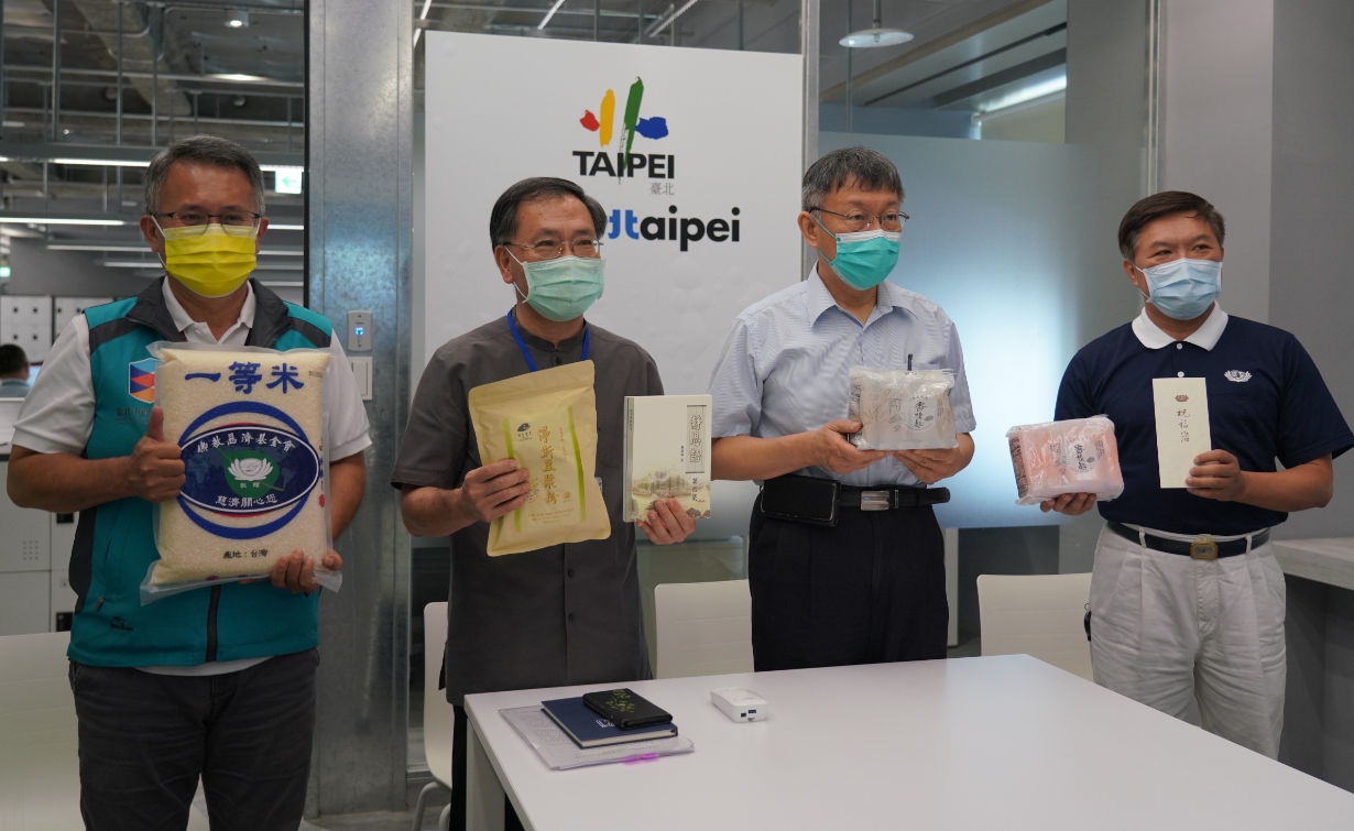 今(9)日下午台北市長柯文哲市長、慈濟基金會顏博文執行長分別代表,透過視訊連線完成雙方捐贈儀式。(慈濟提供)