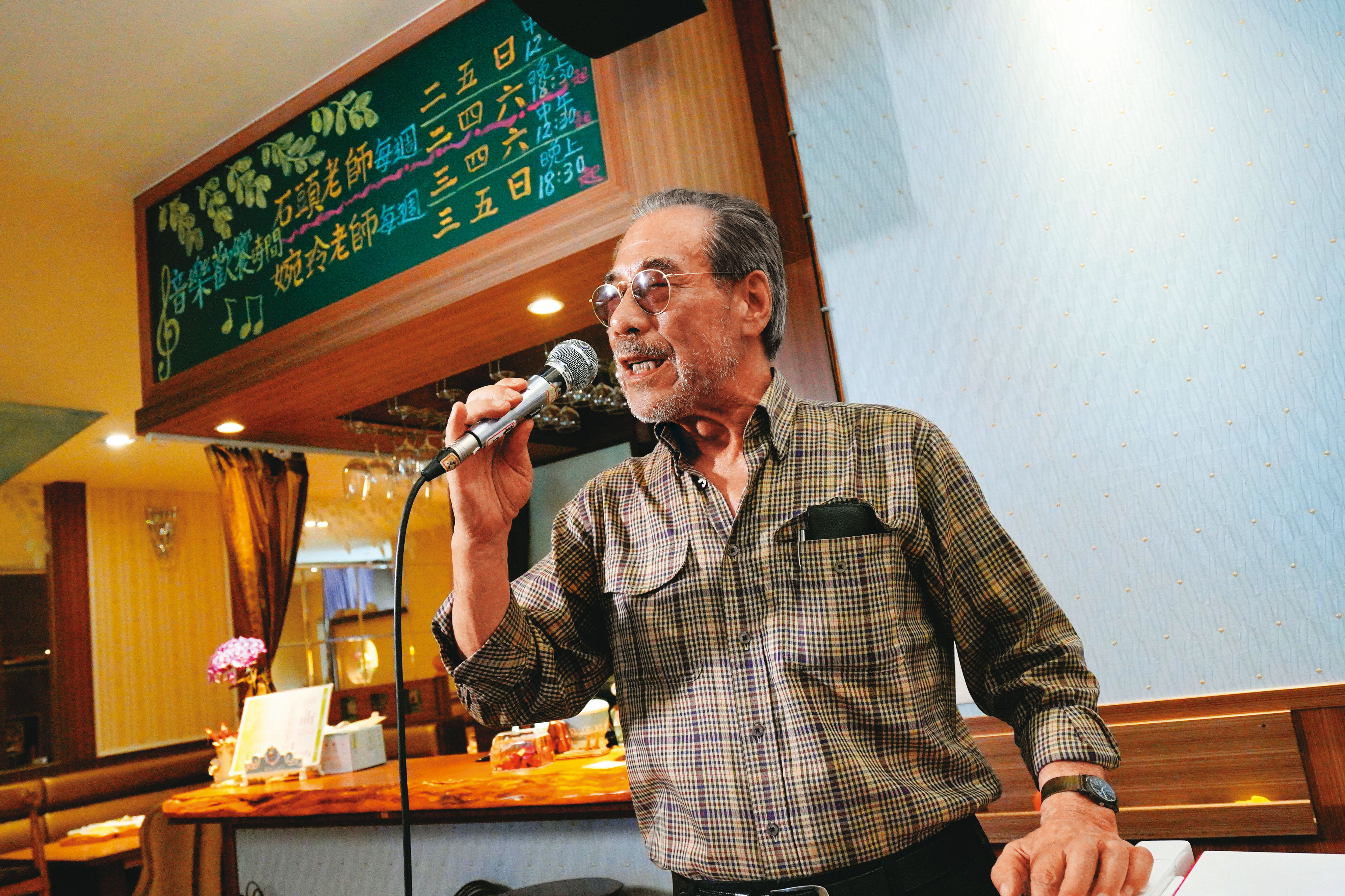 田文仲曾罹患聲門癌，治療後情況改善，還常在餐廳高歌，與客人同歡。