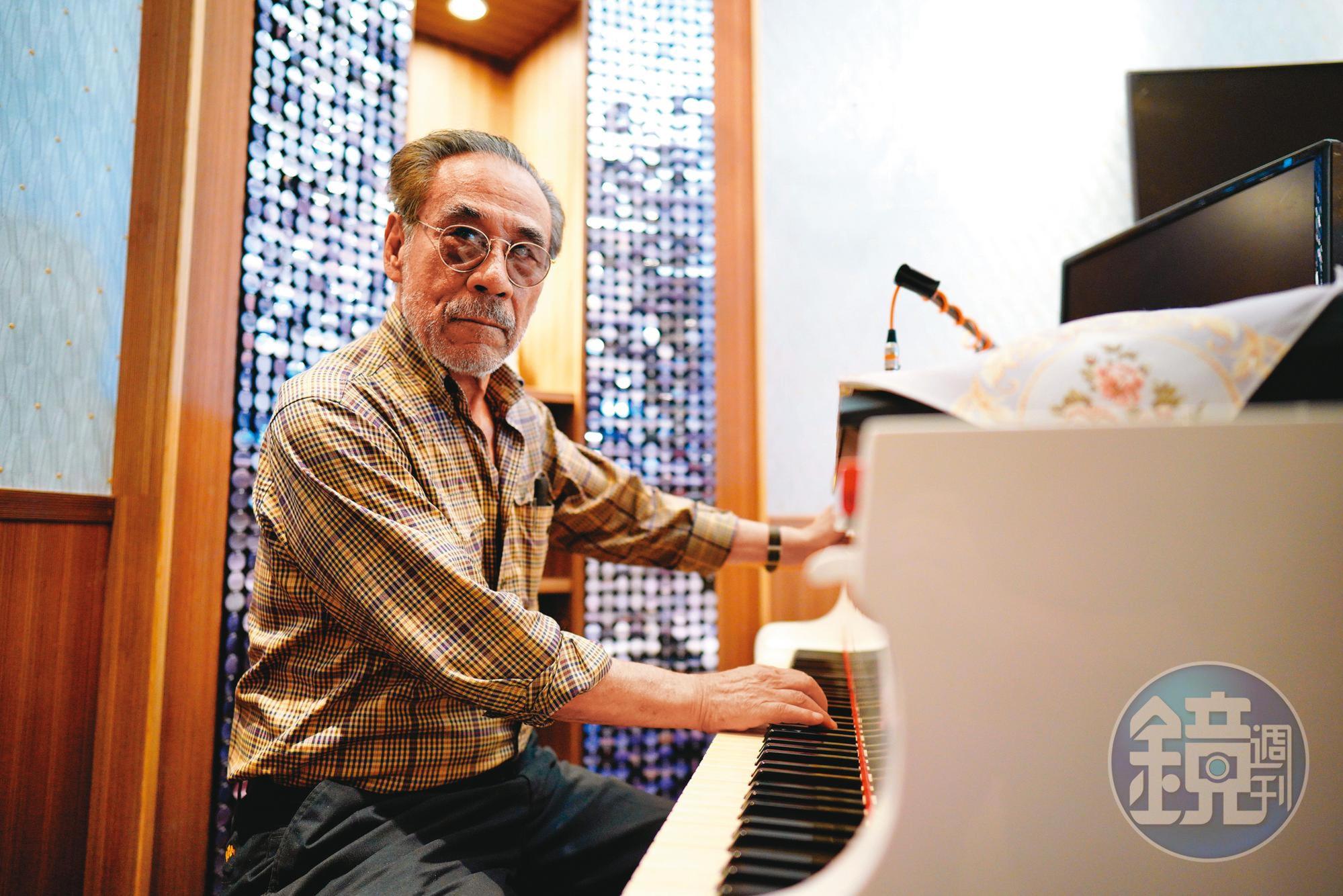 田文仲斥資70萬元為音樂餐廳添購一架白色鋼琴,十分吸睛。