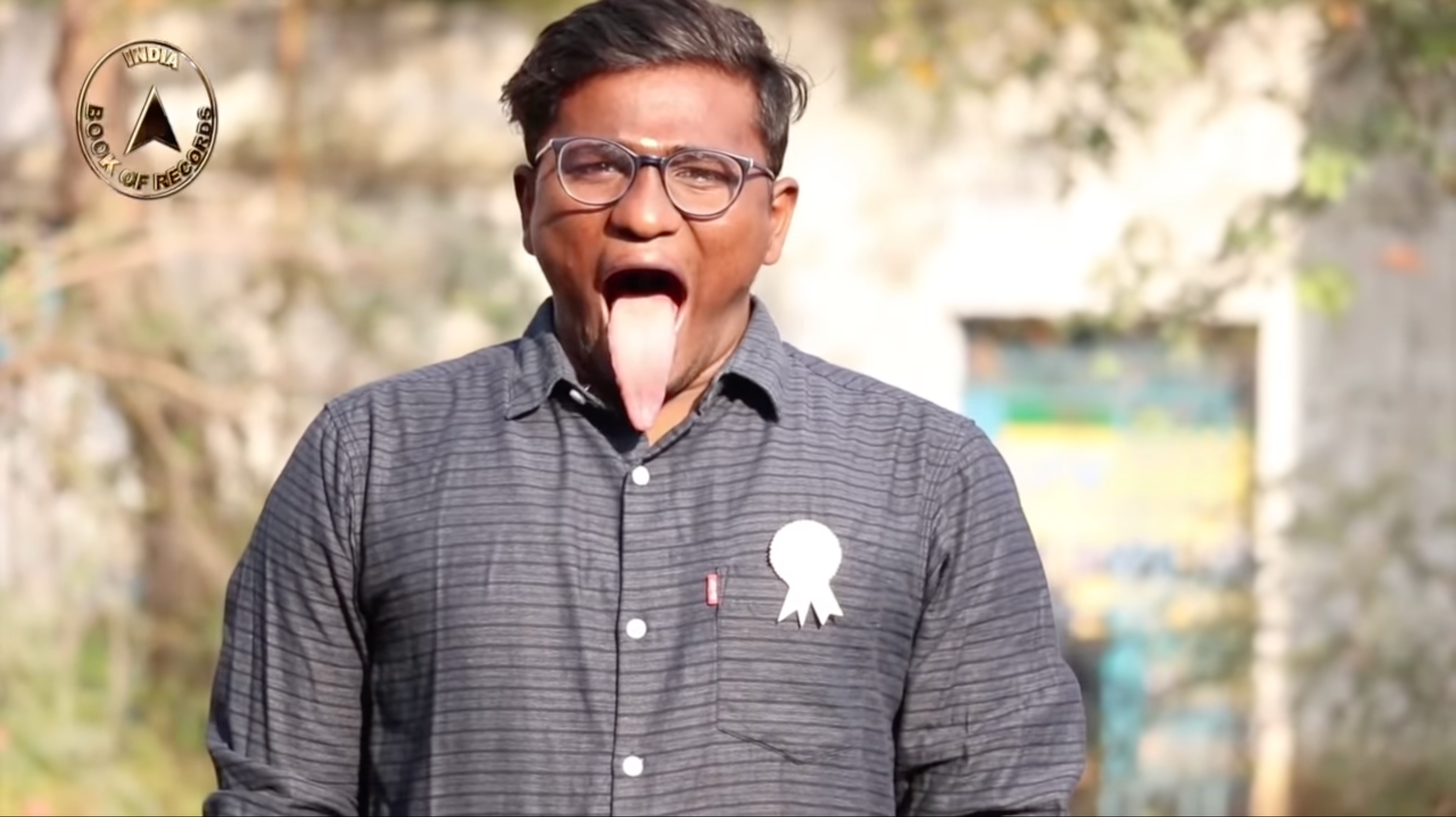 印度男子的超長舌頭有望打破世界紀錄。（翻攝自India Book of Records YouTube）