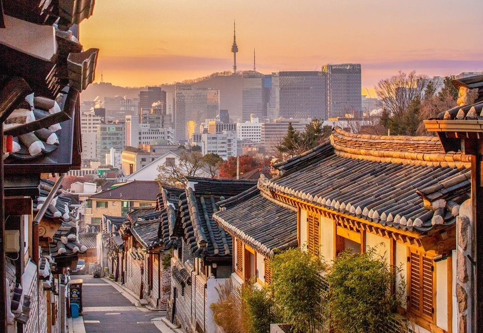 南韓首都圈疫情急速升溫，中央宣布12日起兩週實施最高級的第四級警戒。（翻攝自首爾市政府推特）