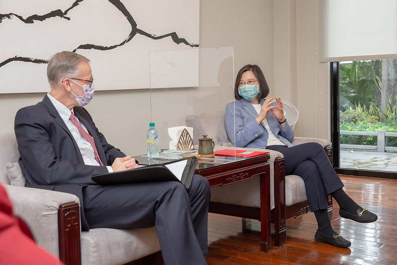 蔡英文於臉書對酈英傑表示感謝，並呼應酈英傑道別信中所稱「台灣永遠不會離開你們」。（總統府提供）