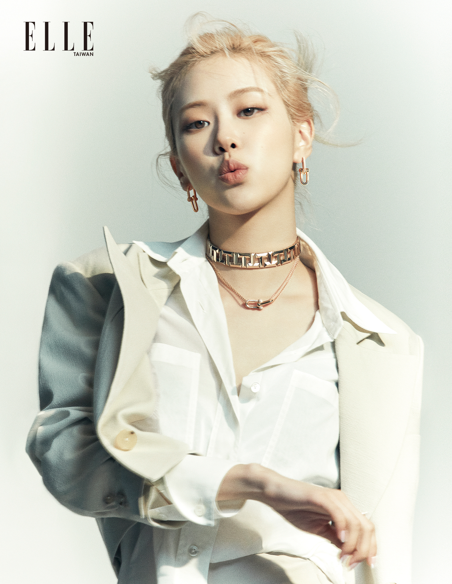 Rosé 3月推出首張個人專輯,便獲得2項金氏世界紀錄。(《ELLE》國際中文版提供)