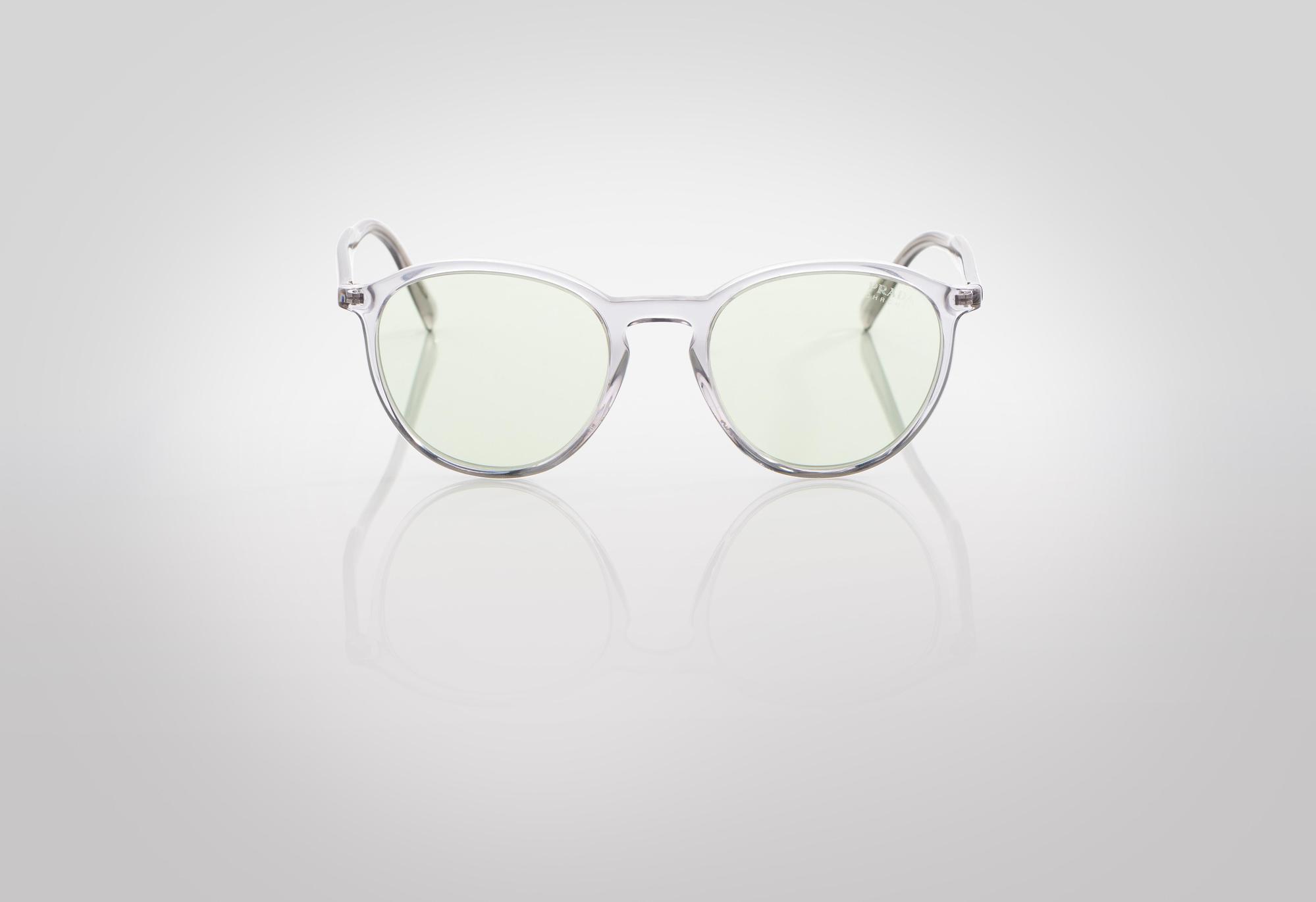 PRADA OUTDOOR系列貓眼太陽眼鏡。NT$12,000(PRADA提供)