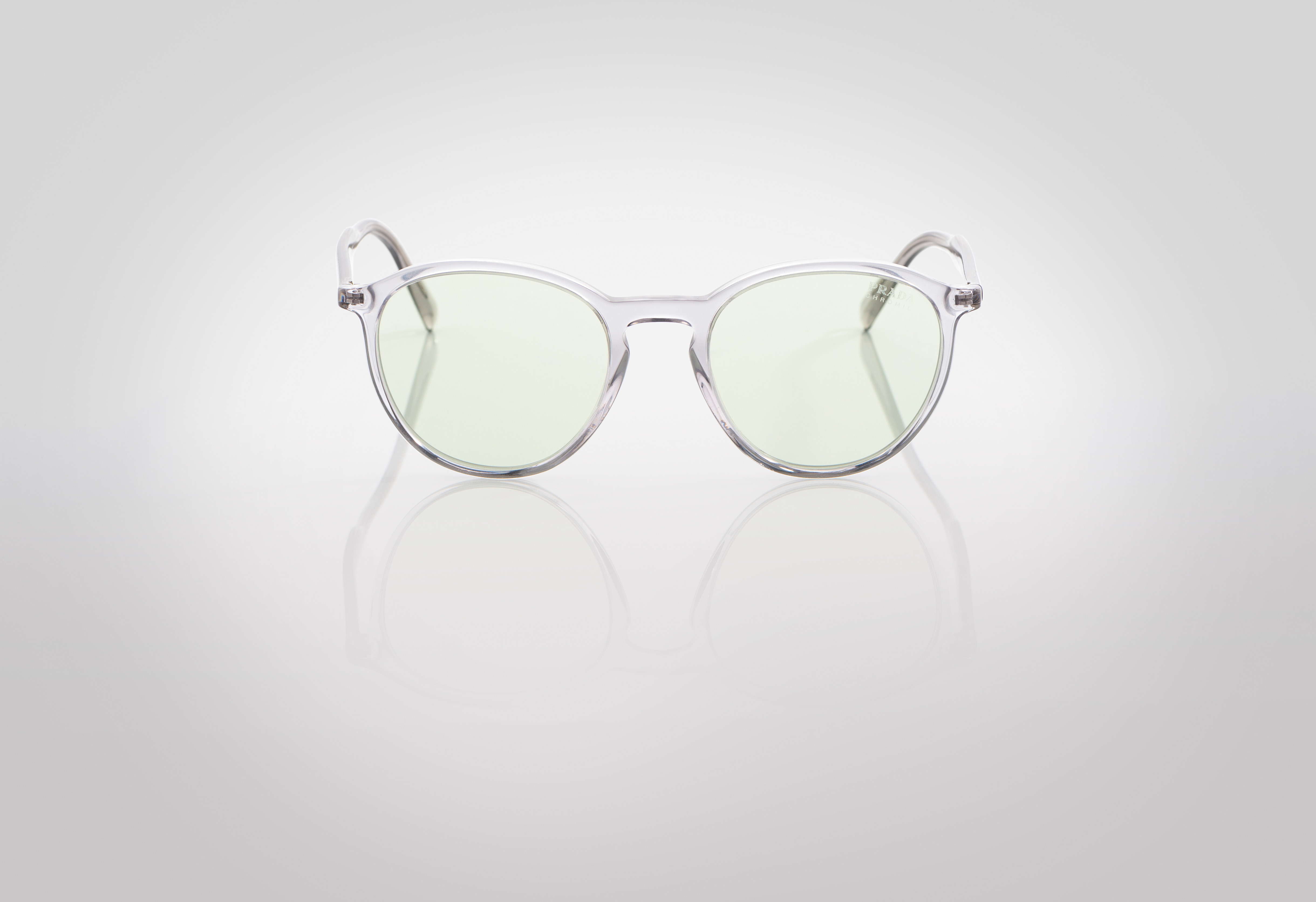 PRADA OUTDOOR系列貓眼太陽眼鏡。NT$12,000（PRADA提供）