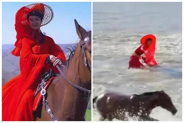 大陸「網紅副局長」賀嬌龍近日拍攝觀光宣傳影片時,不慎墜馬。(翻攝自微博)