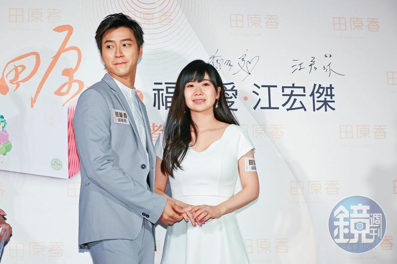 江宏傑(左)、福原愛(右)「每天親100下」的童話婚姻破滅,昔日恩愛如今已成泡影。