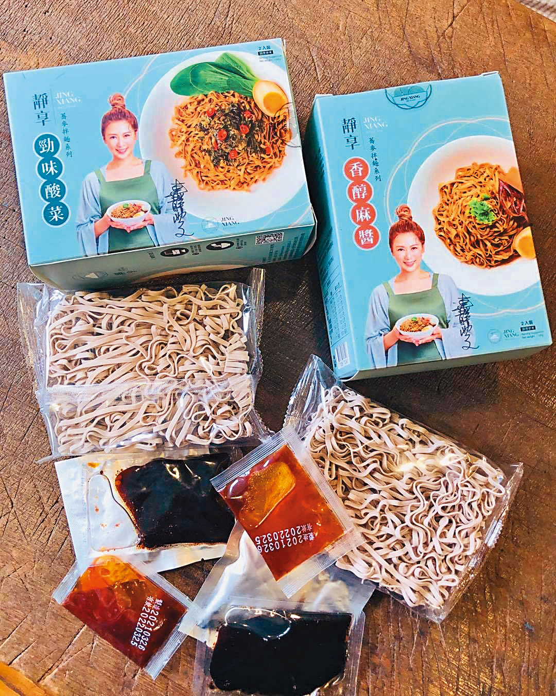 連靜雯推出的拌麵產品,在疫情期間銷量成長三成。(翻攝自連靜雯IG)