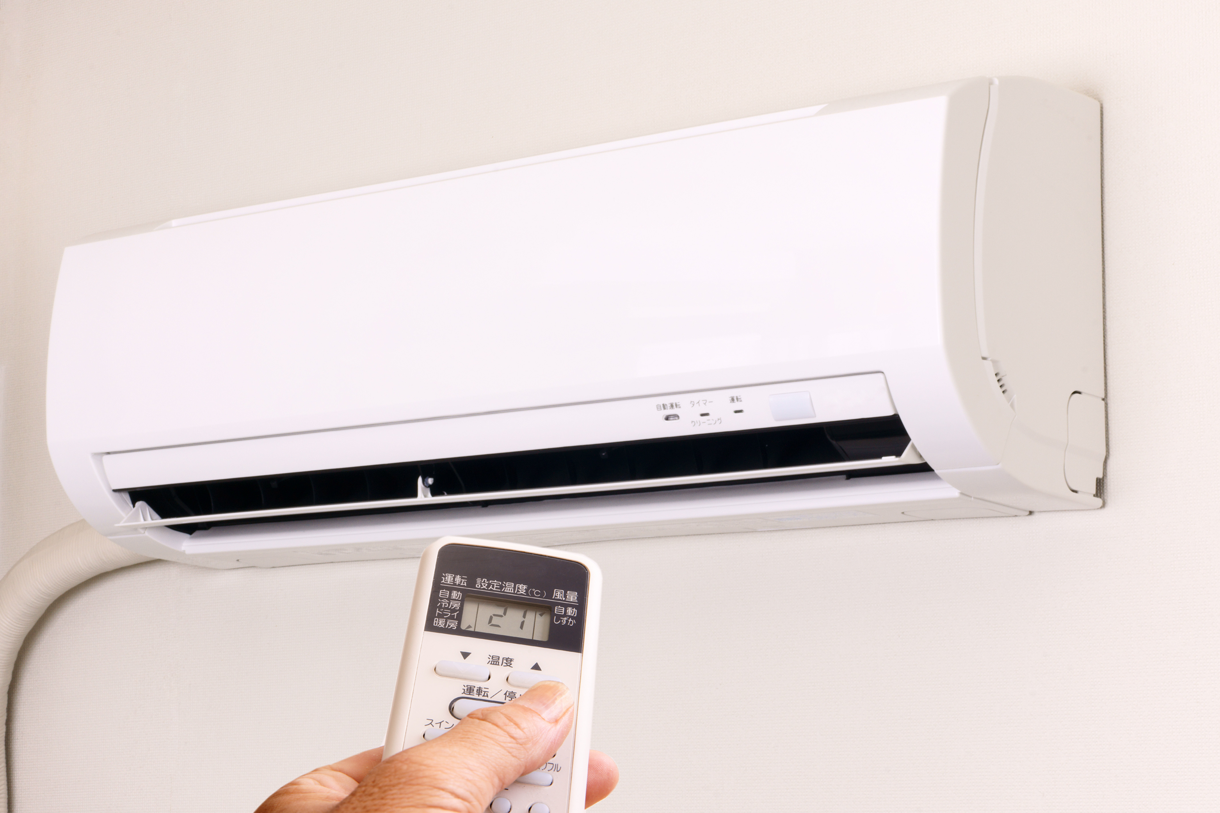 開冷氣消暑但涼得慢電費又貴，就有專家曝光冷氣省錢又快速降溫的妙招。（示意圖，東方IC）