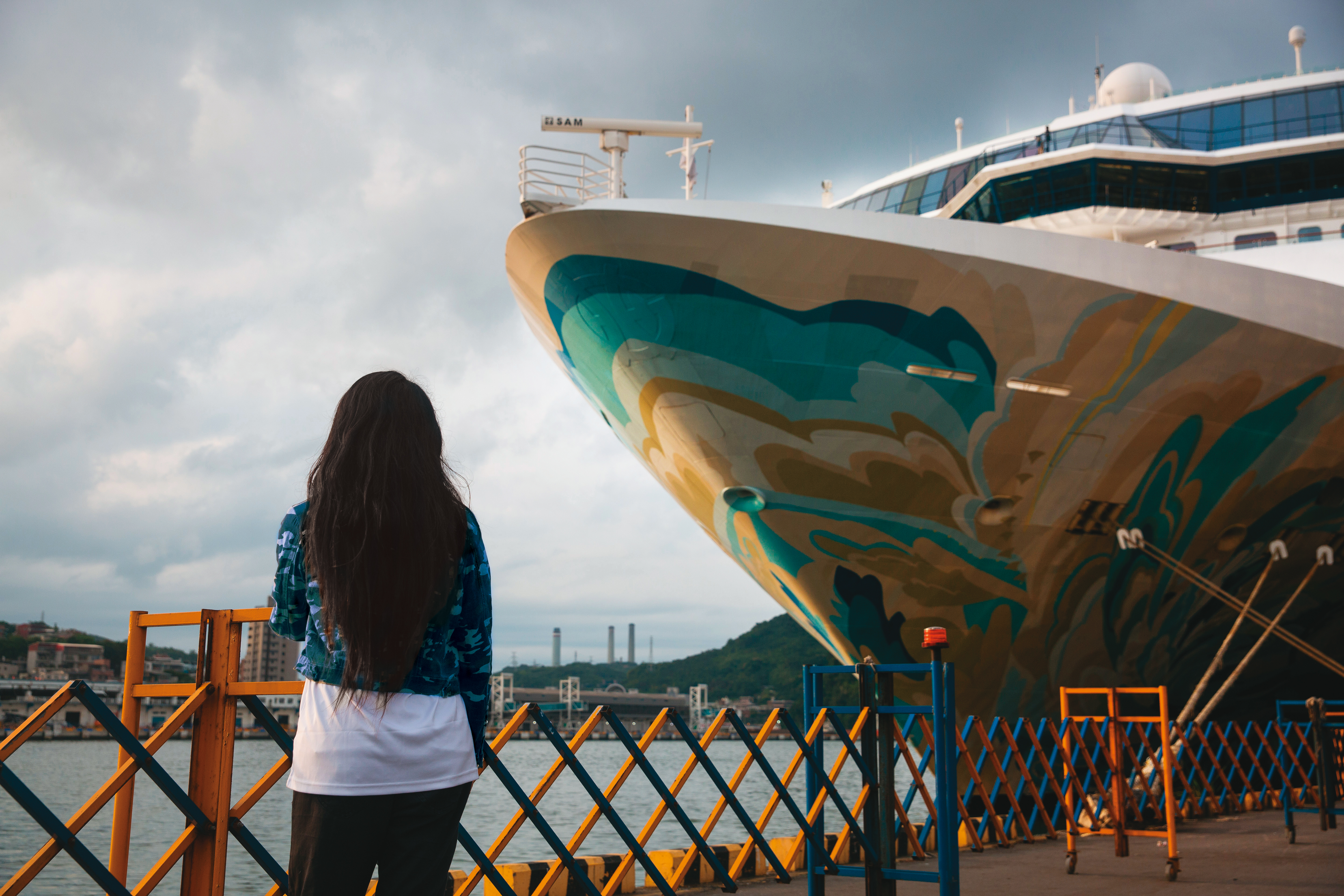 陳姓領隊的前女友W小姐（圖）擔心其他女性受騙，出面揭露陳的惡行。