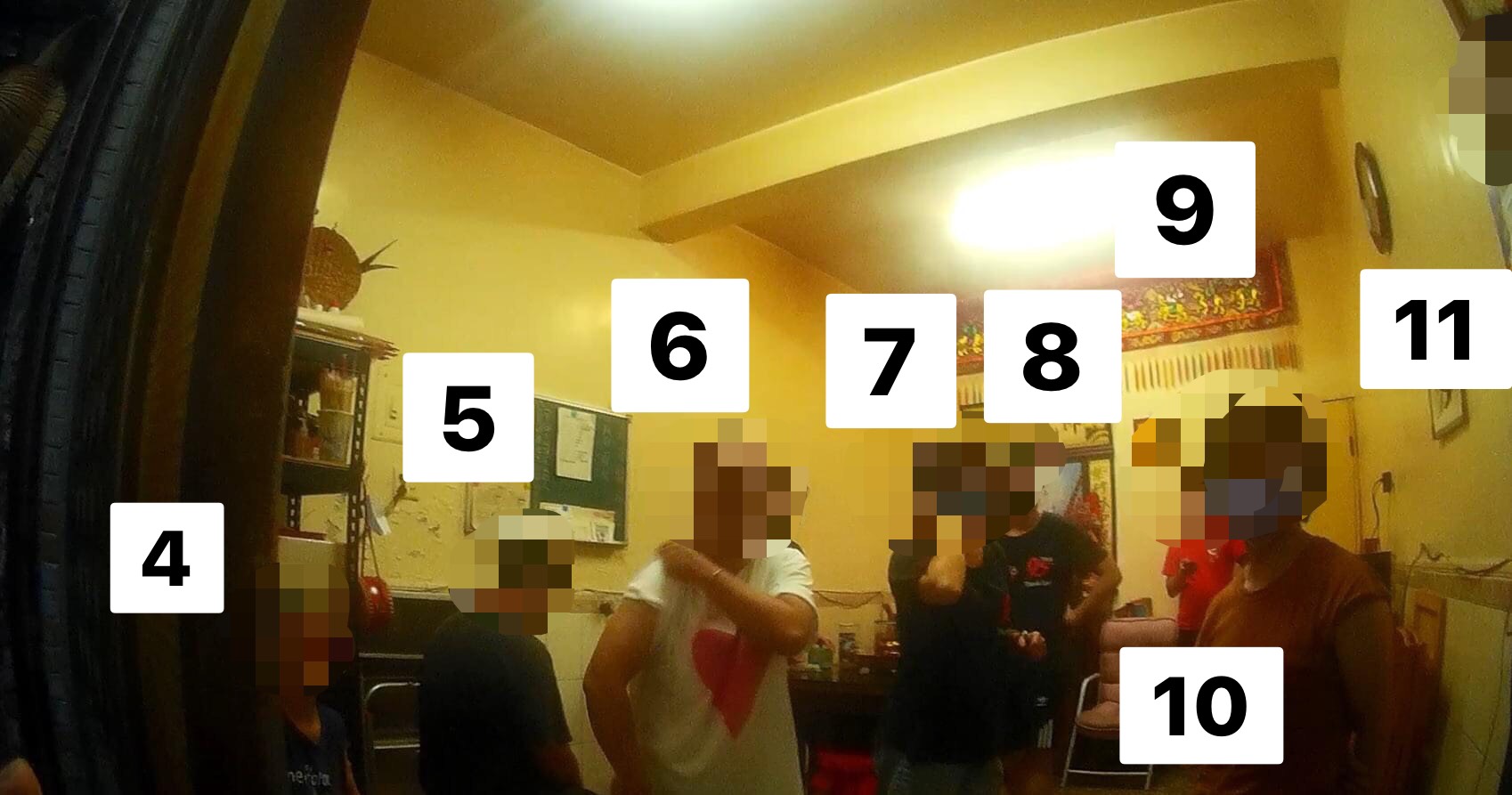 高雄市一間神壇在三級警戒期間開壇辦事，共11人群聚違反規定被罰。（翻攝畫面）