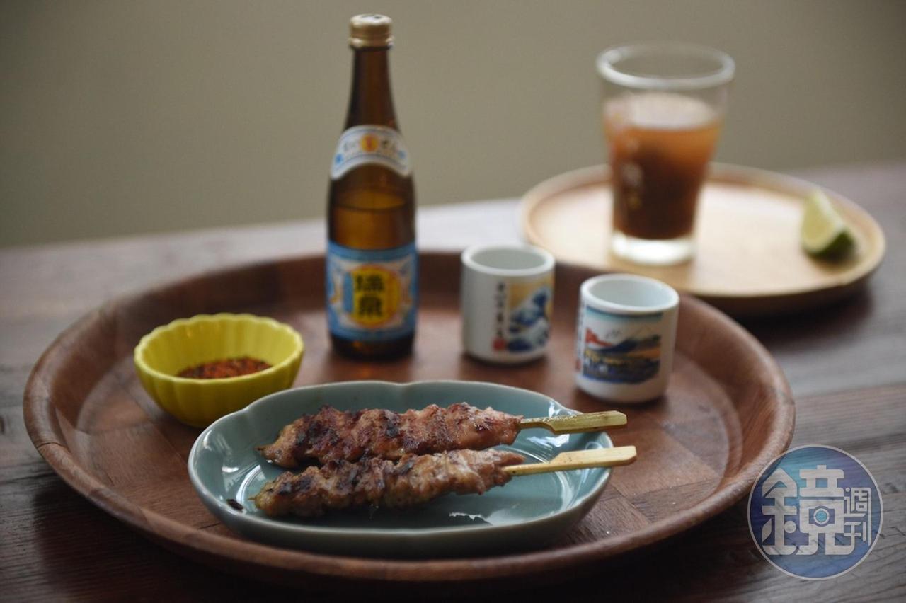 在還不能赴日旅遊的日子裡，在家吃自己手烤的串燒，喝著日本酒，召喚久違的日本。